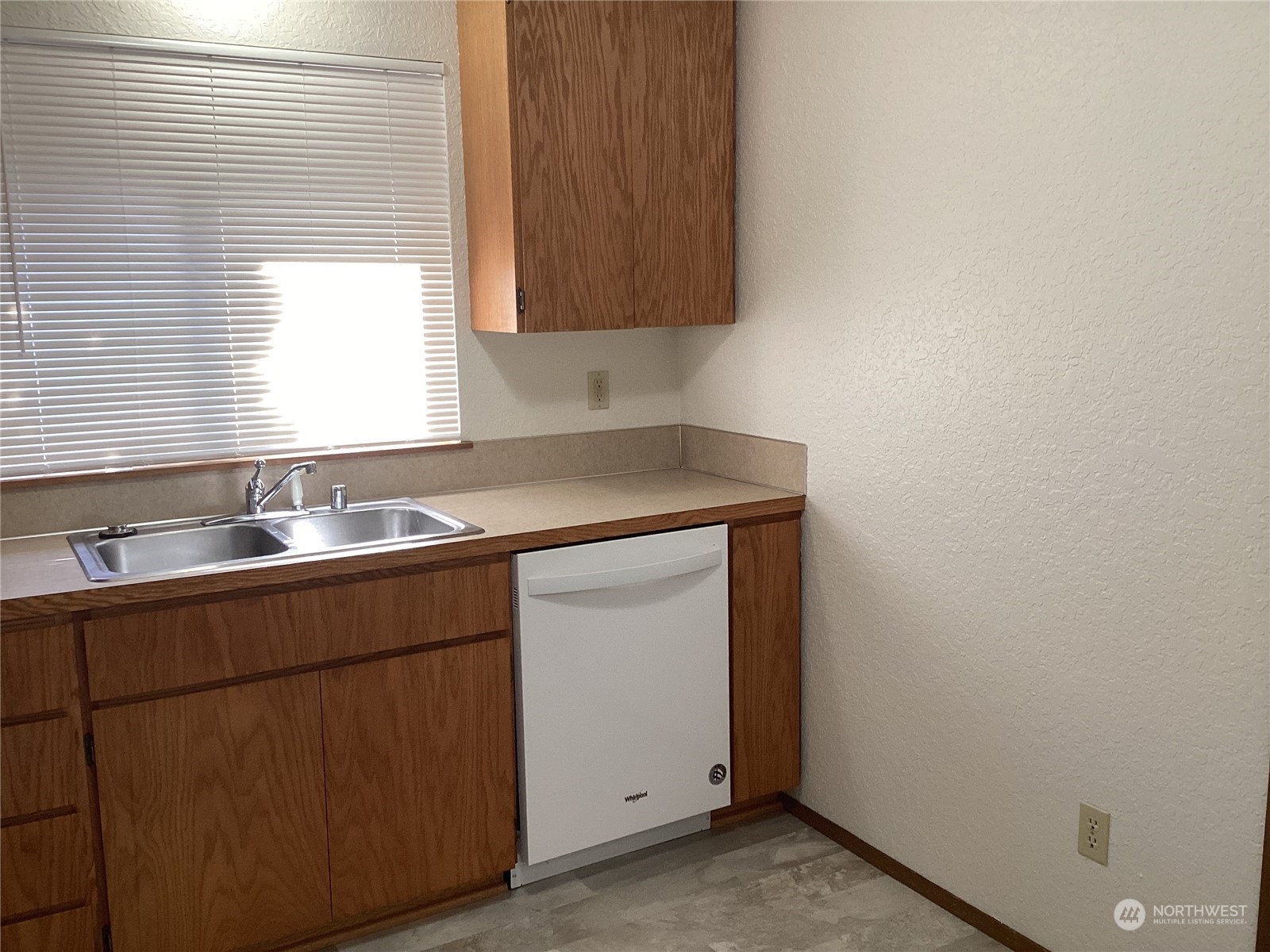 252 Elm Street B Property Photo 4