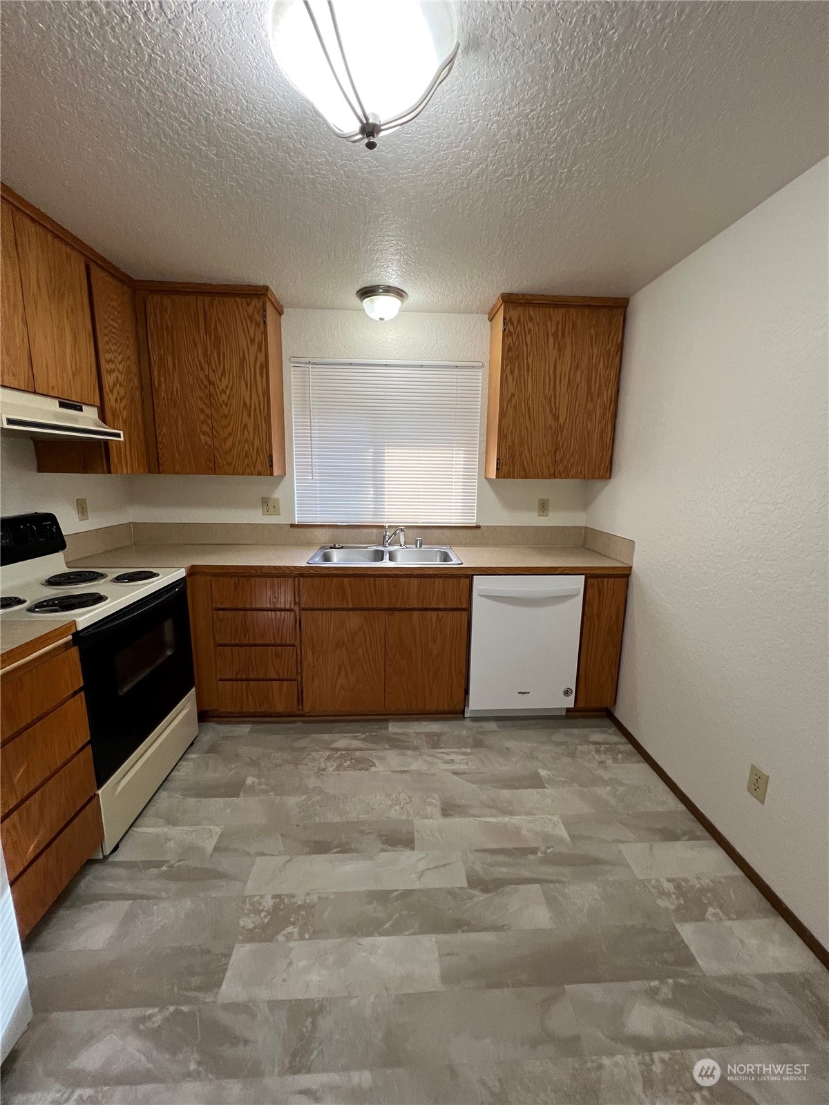 252 Elm Street B Property Photo 6