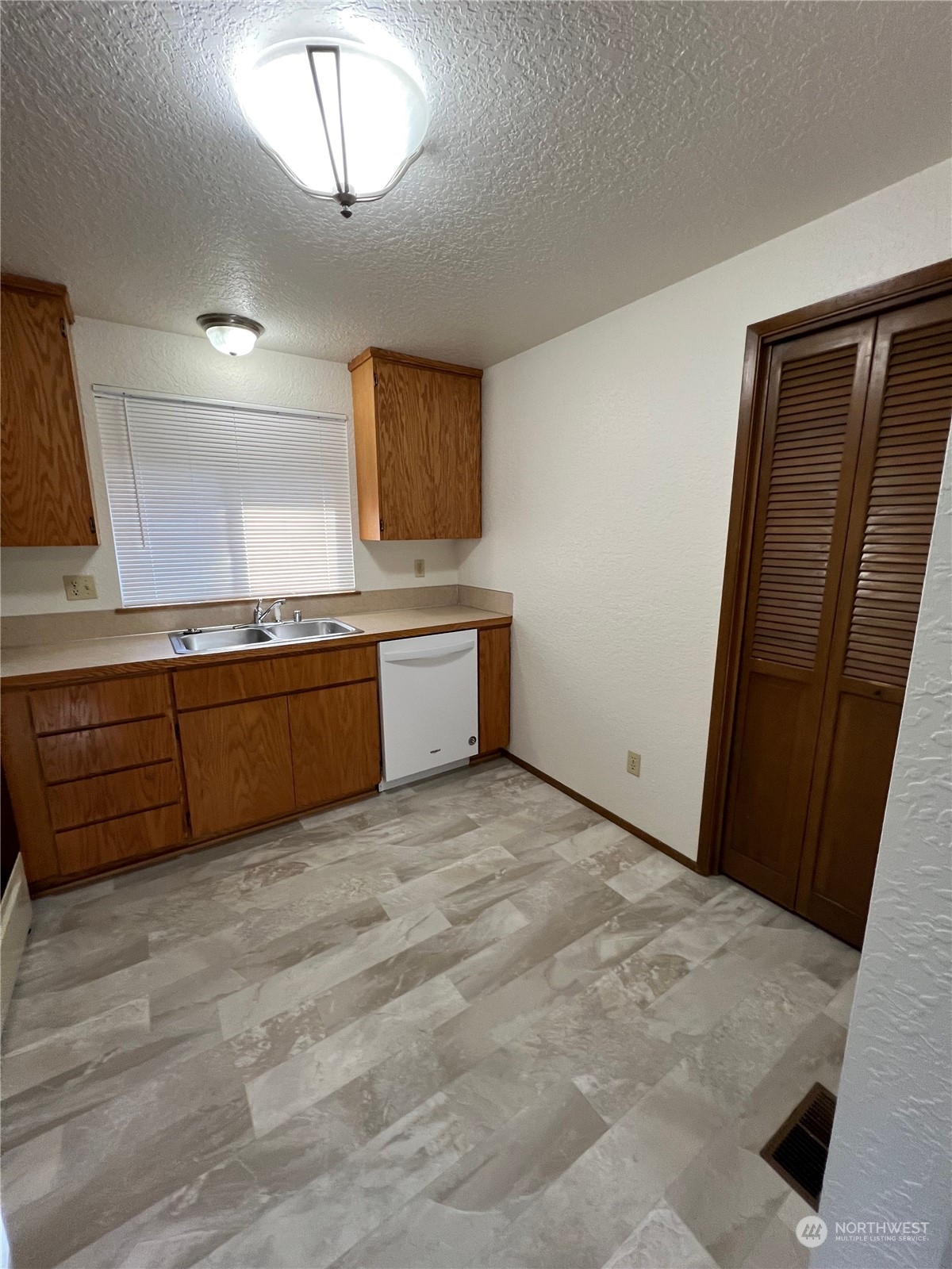 252 Elm Street B Property Photo 7
