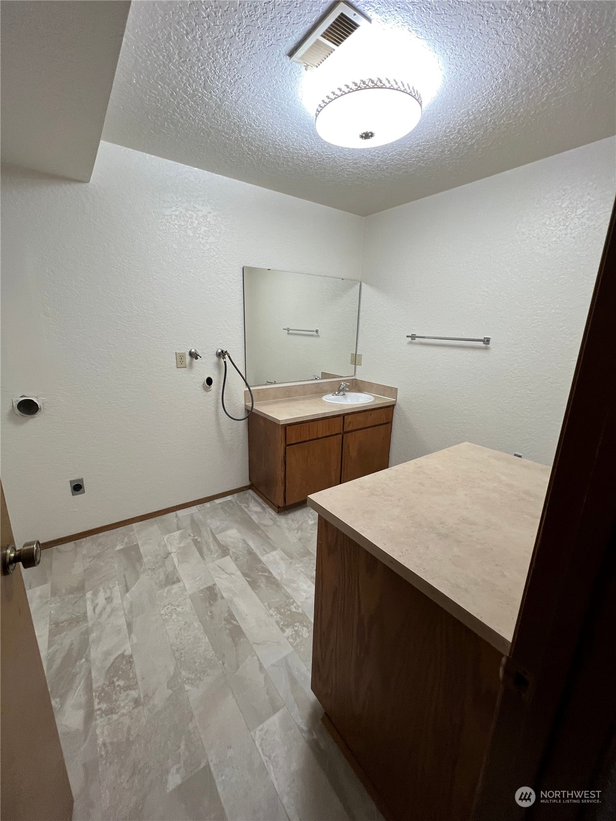 252 Elm Street B Property Photo 12