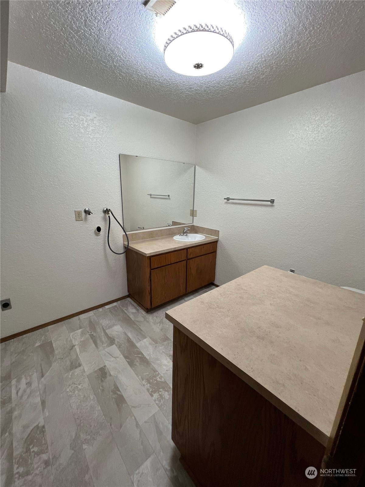 252 Elm Street B Property Photo 13