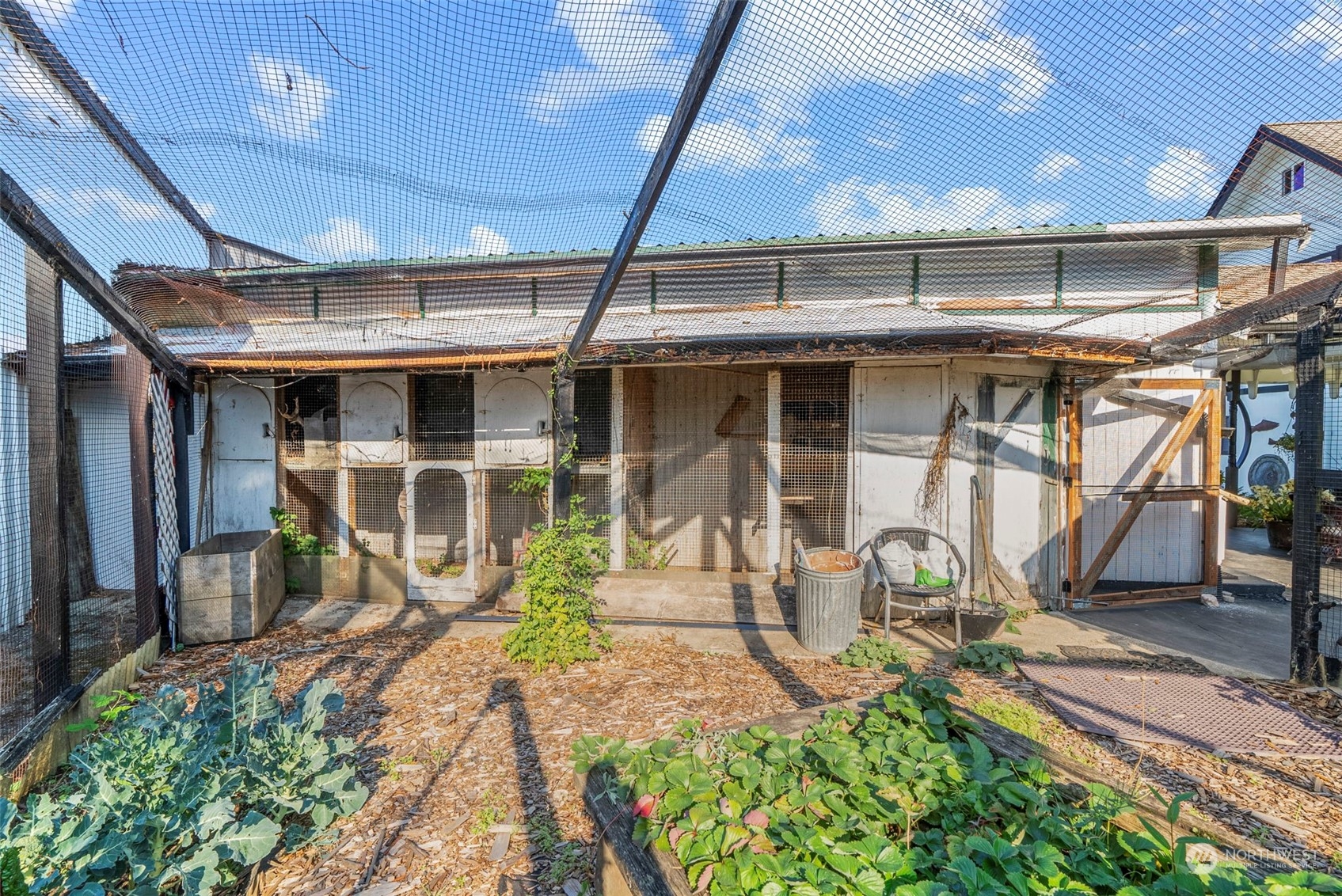 10 E Sunny Sands Road Property Photo 9