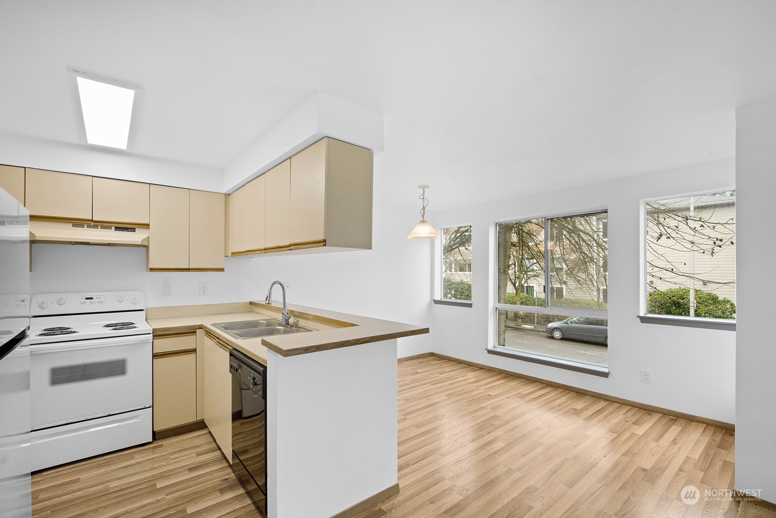 12026 15th Avenue 201 Property Photo 8
