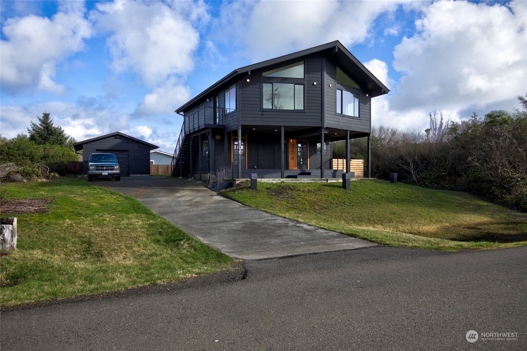 506 S Sand Dune Avenue Property Photo 2