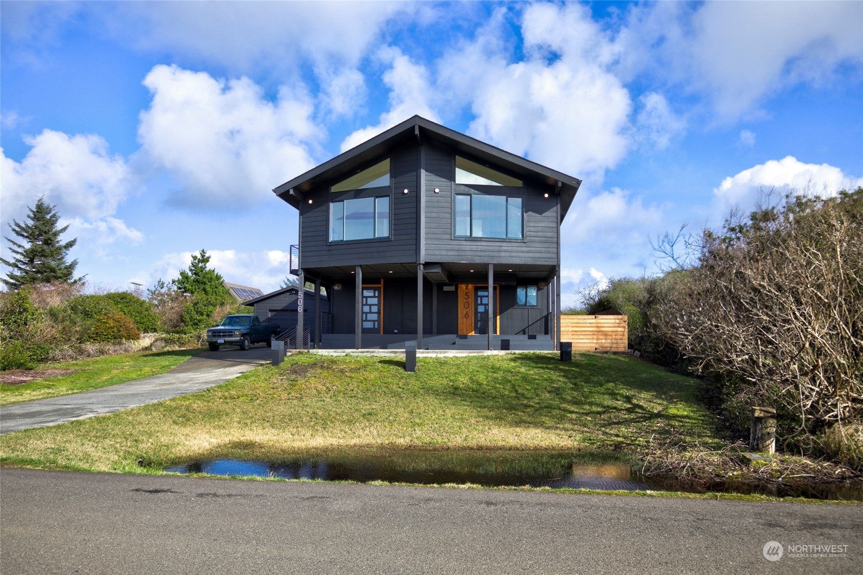 506 S Sand Dune Avenue Property Photo 3