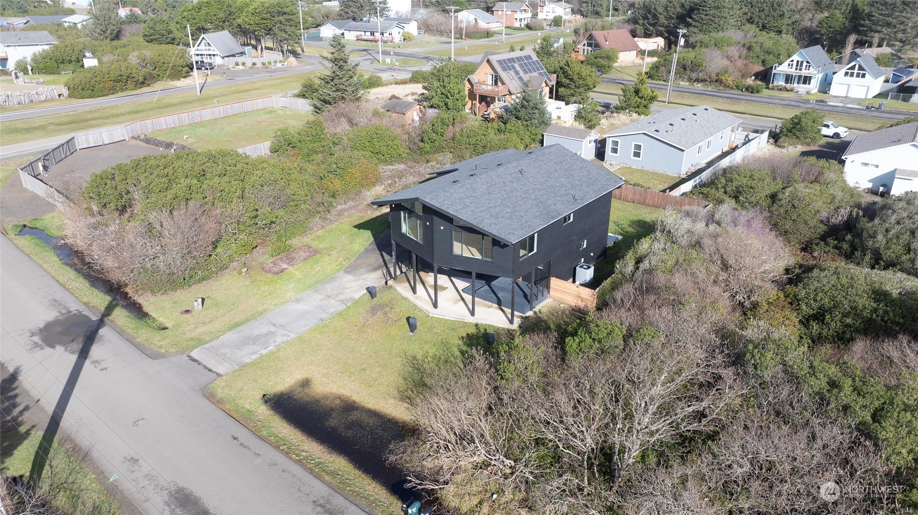 506 S Sand Dune Avenue Property Photo 4