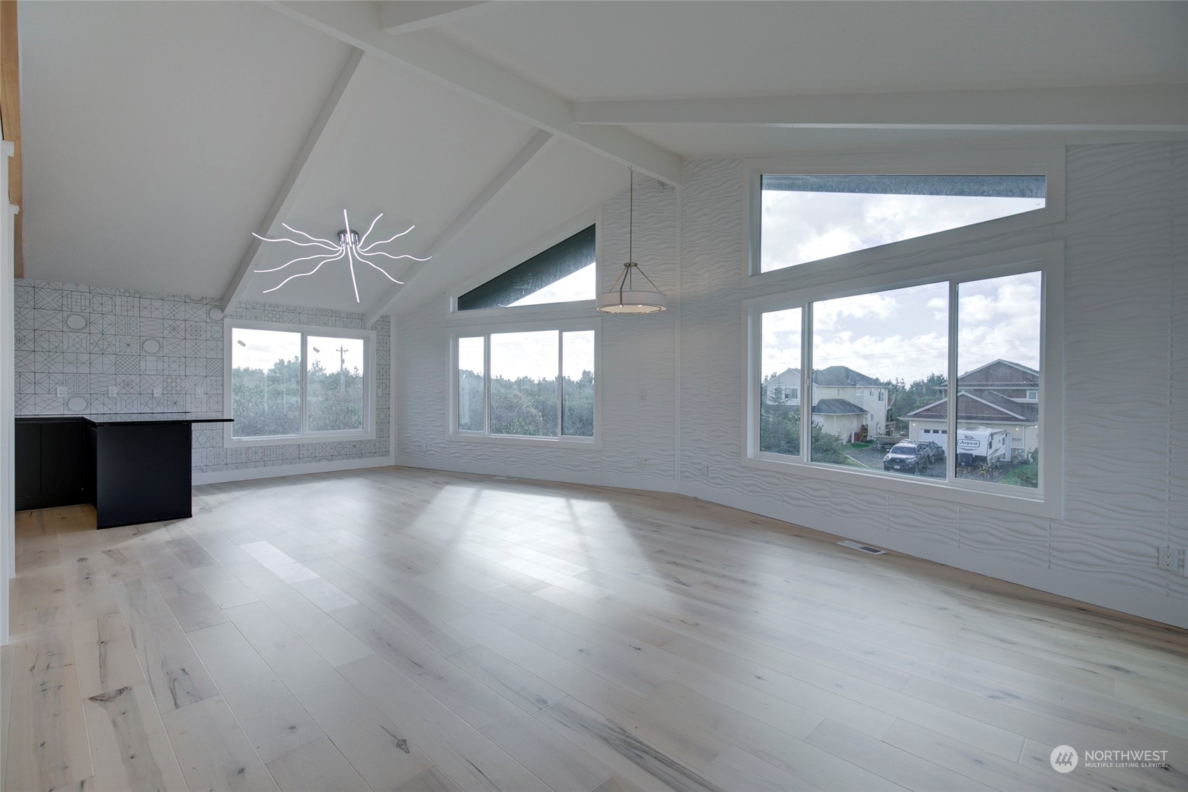 506 S Sand Dune Avenue Property Photo 9