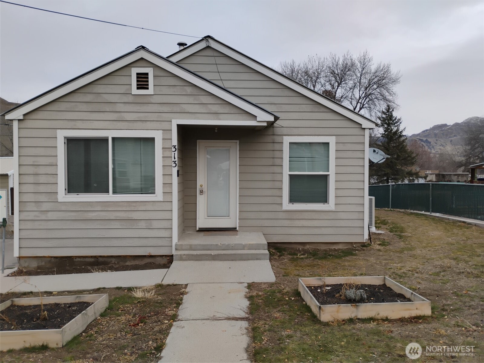 313 Orchard Ave Property Photo