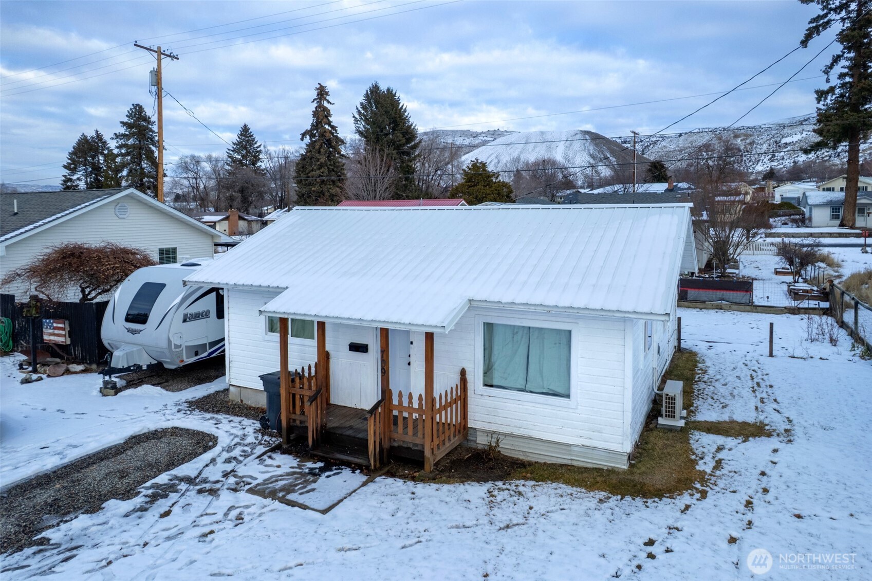 709 Holly Street Property Photo