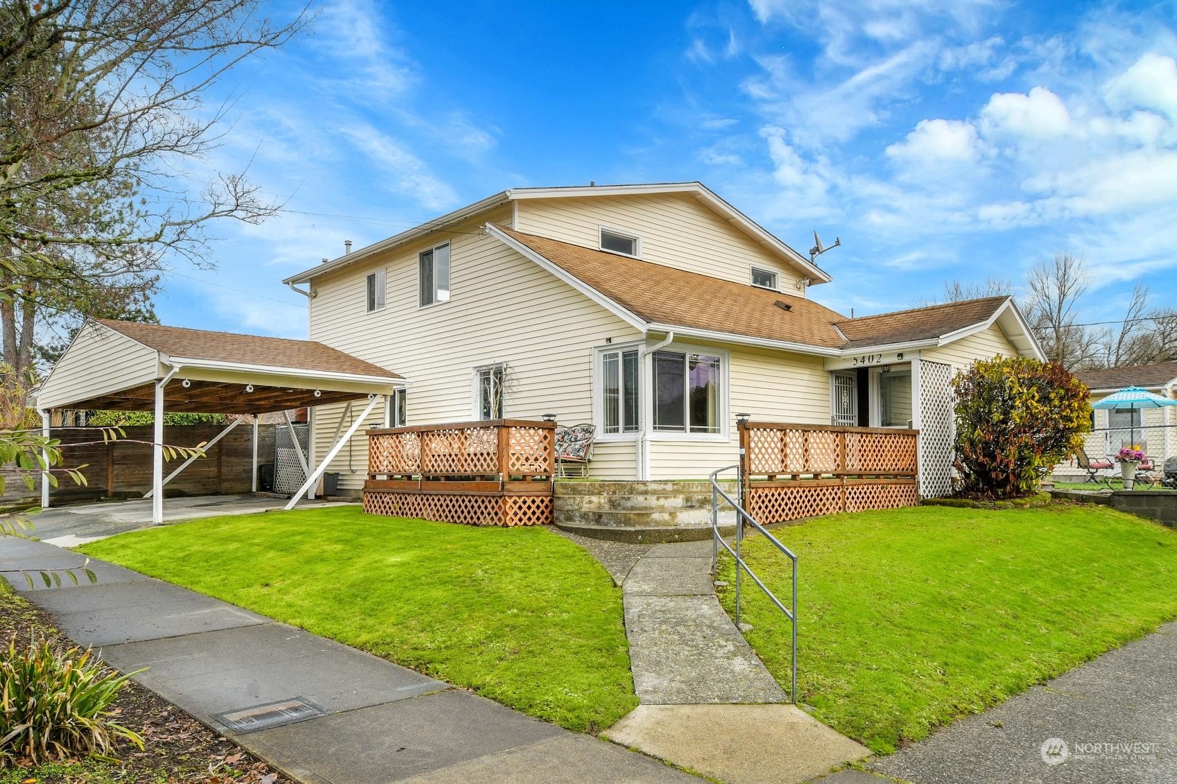 5402 S Cloverdale Street Property Photo 4