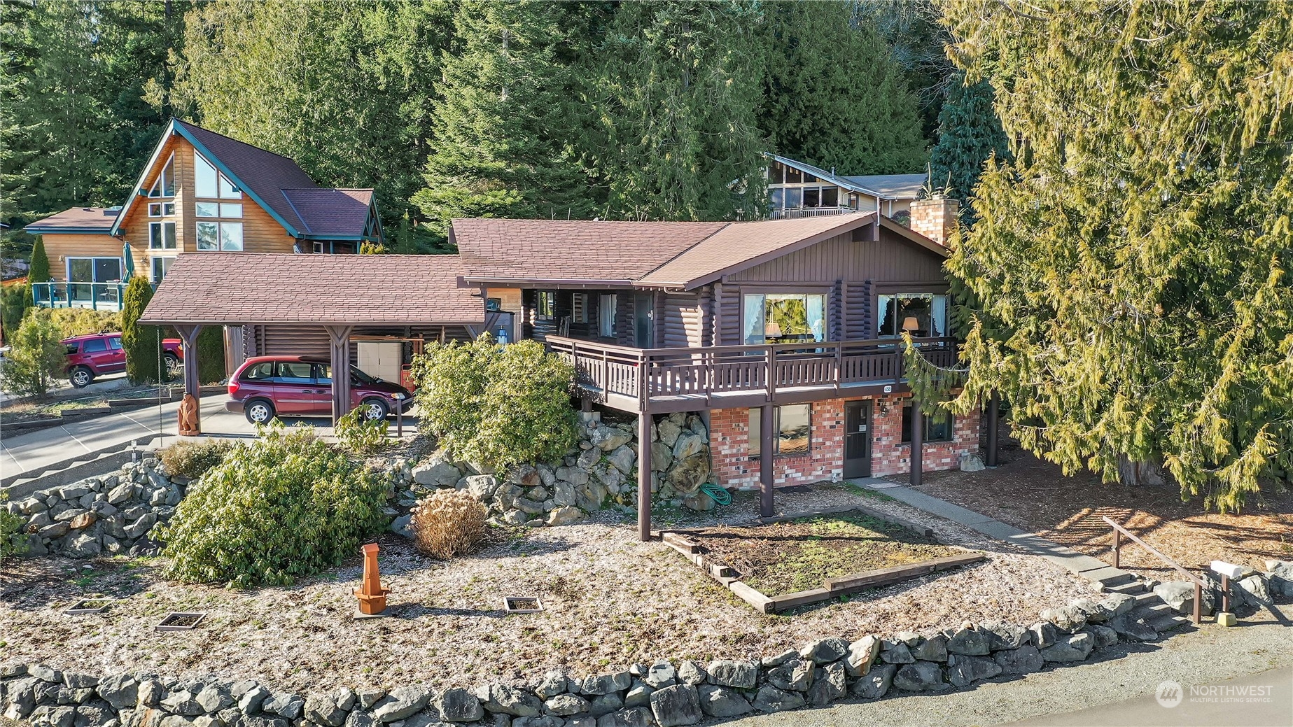 458 Klickitat Drive Property Photo