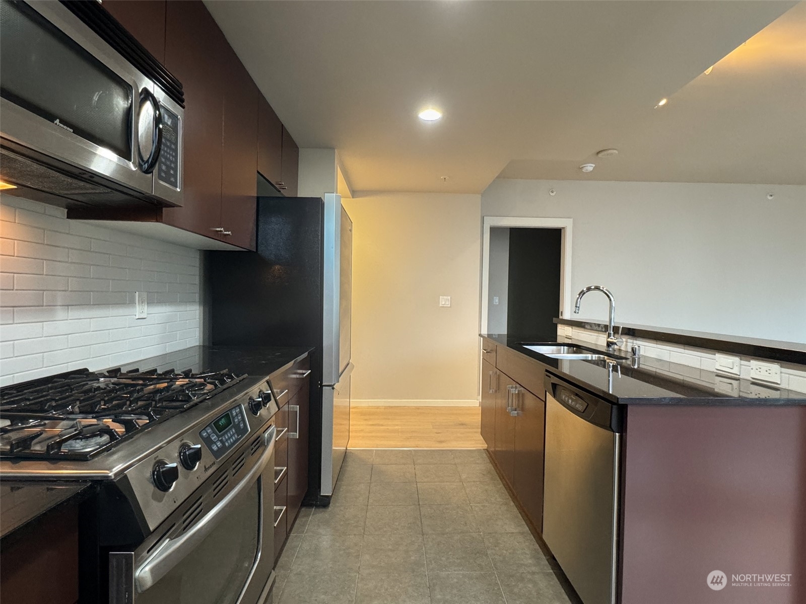 76 Cedar Street 808 Property Photo 18