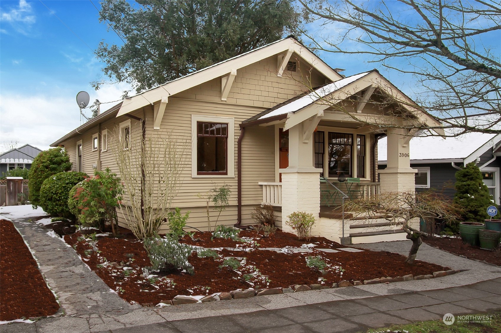 3906 Burke Avenue Property Photo 2