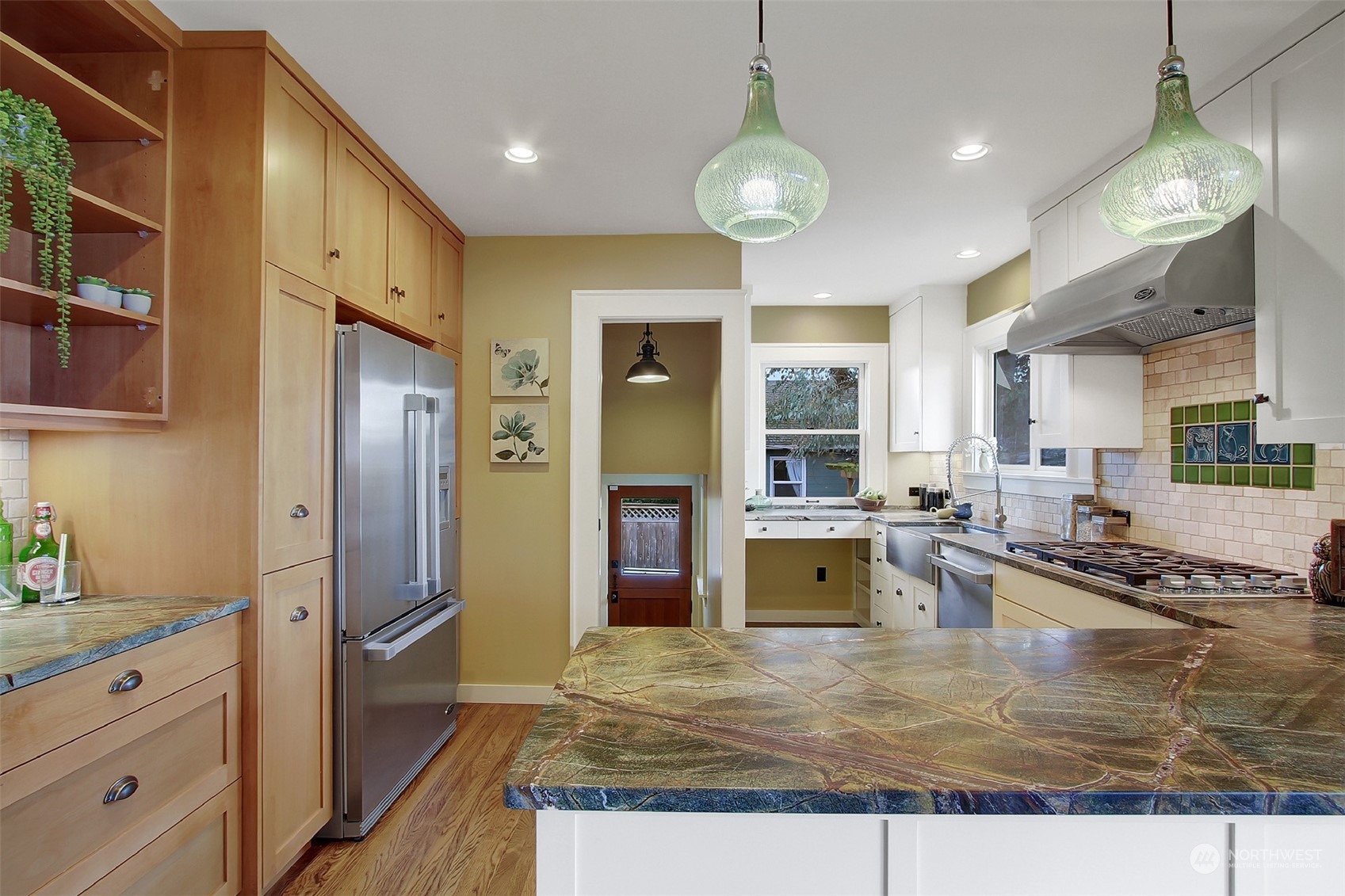 3906 Burke Avenue Property Photo 13