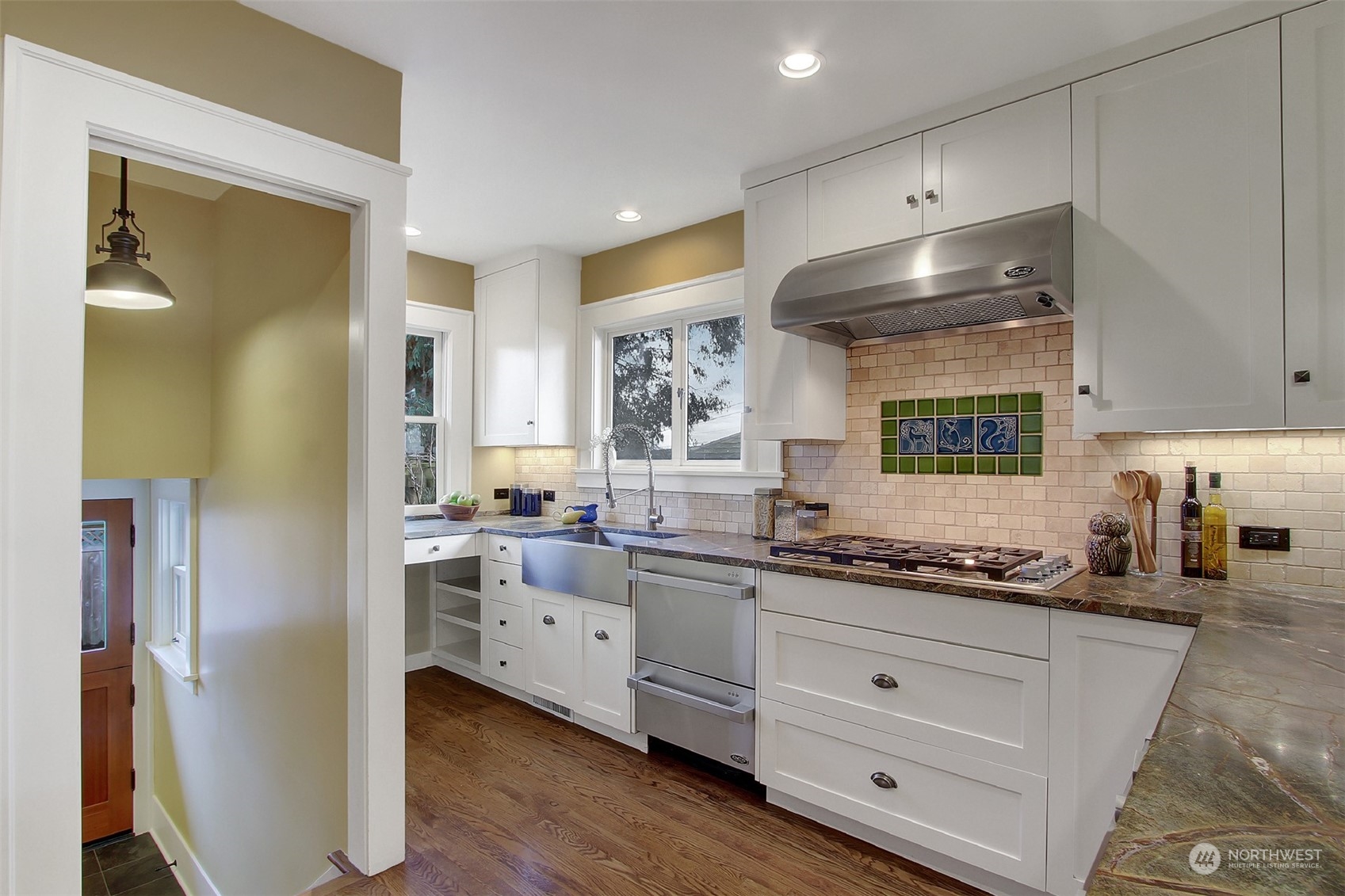 3906 Burke Avenue Property Photo 14