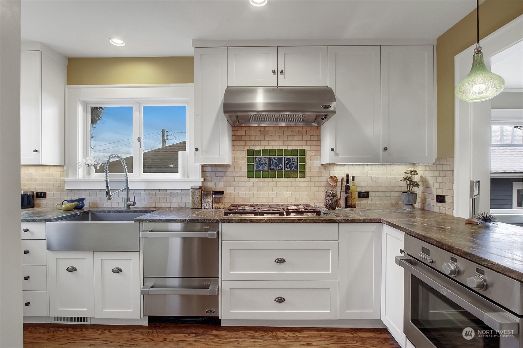 3906 Burke Avenue Property Photo 16