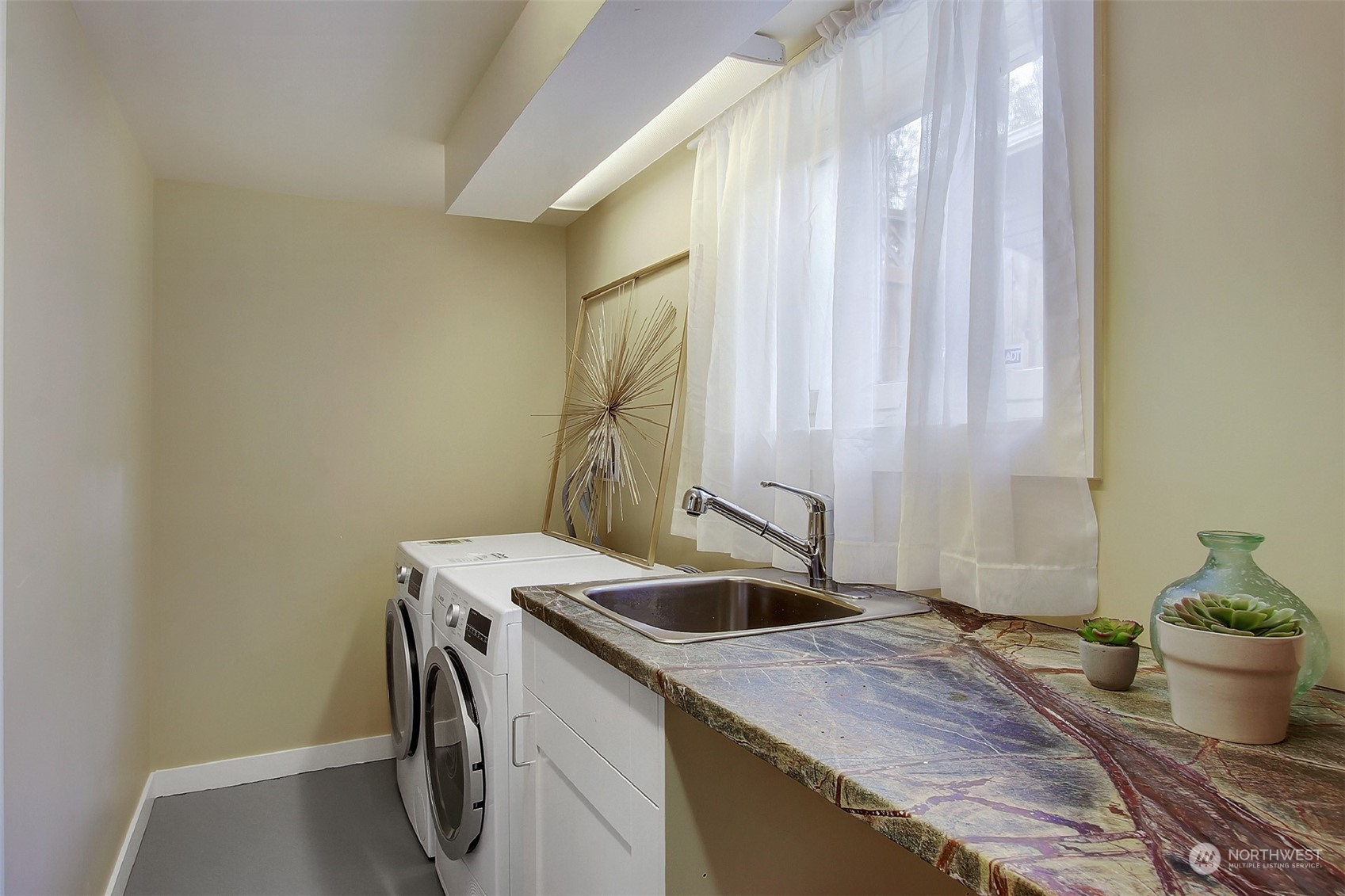 3906 Burke Avenue Property Photo 32
