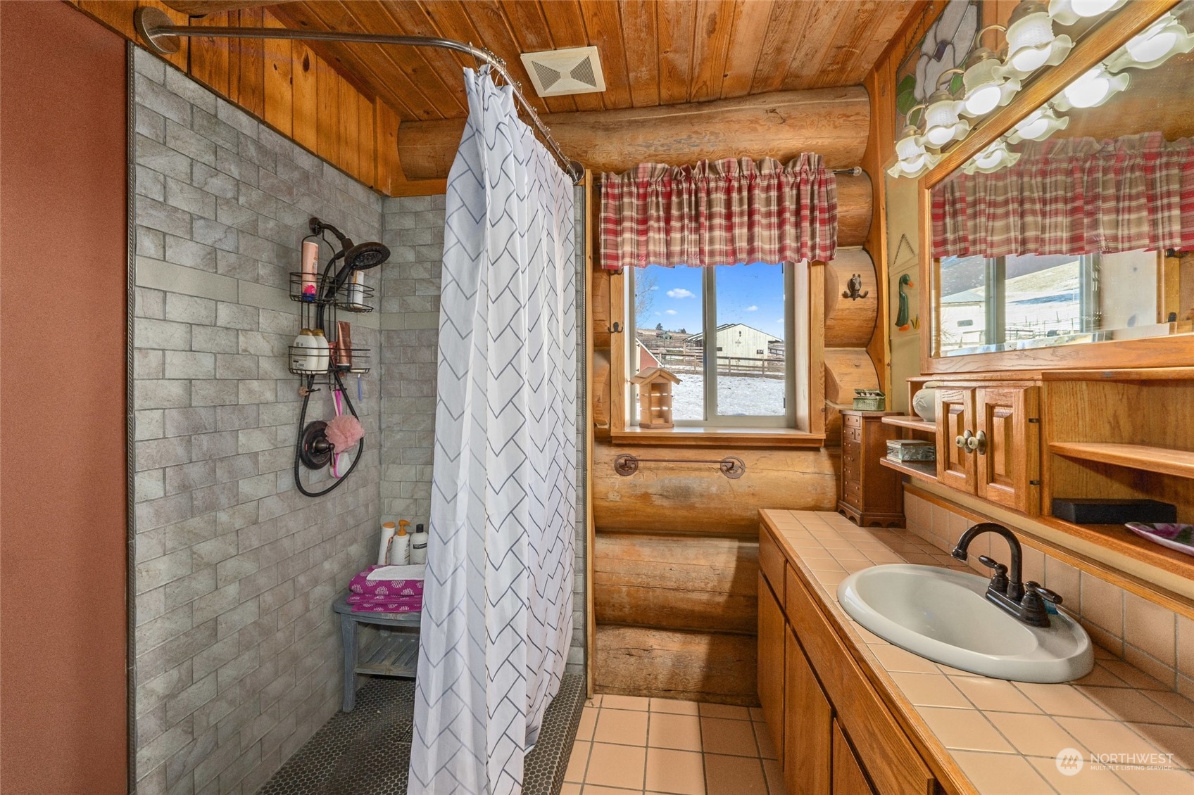 1427 N Chapin Road Property Photo 14