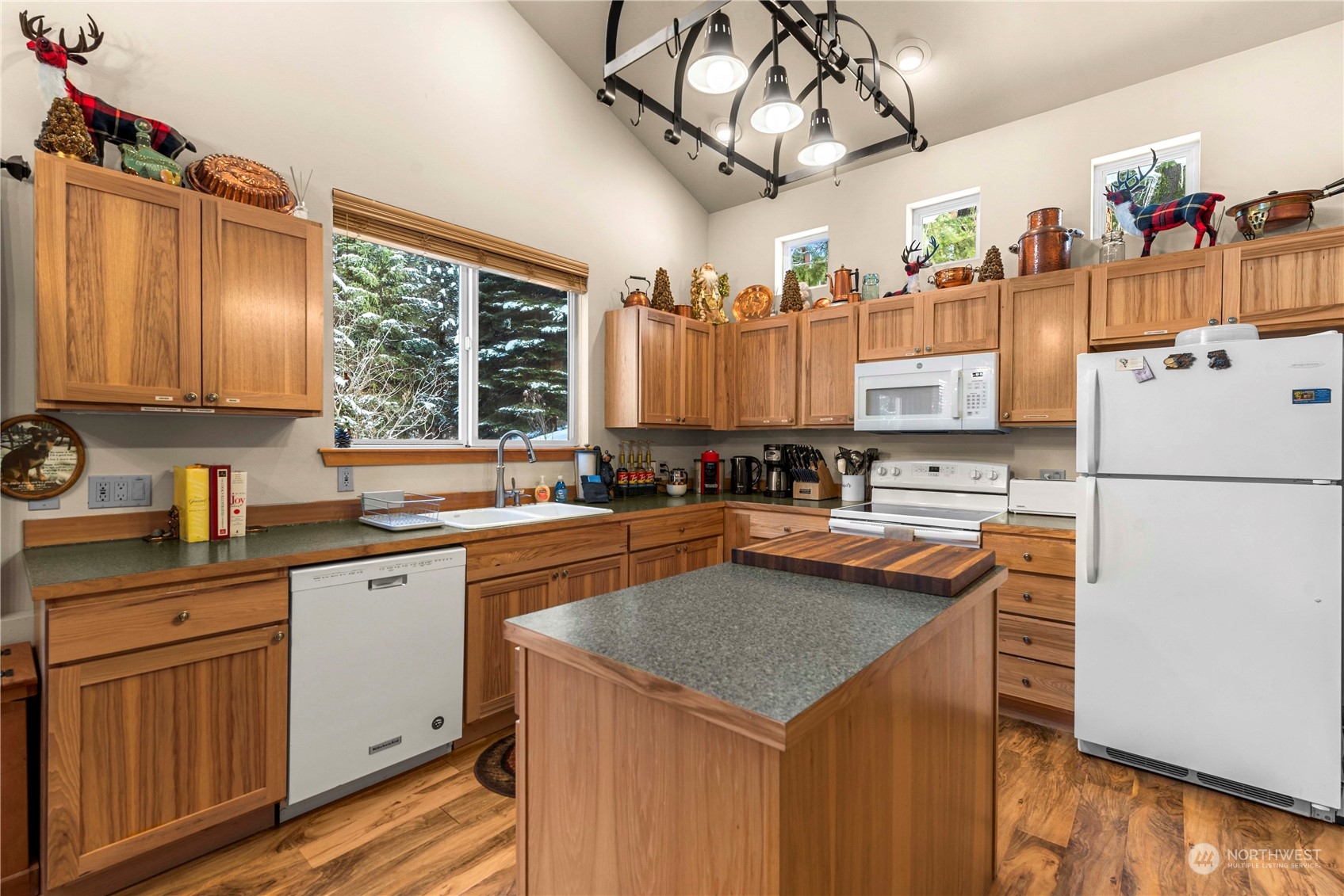 25813 Bridle Lane Property Photo 4