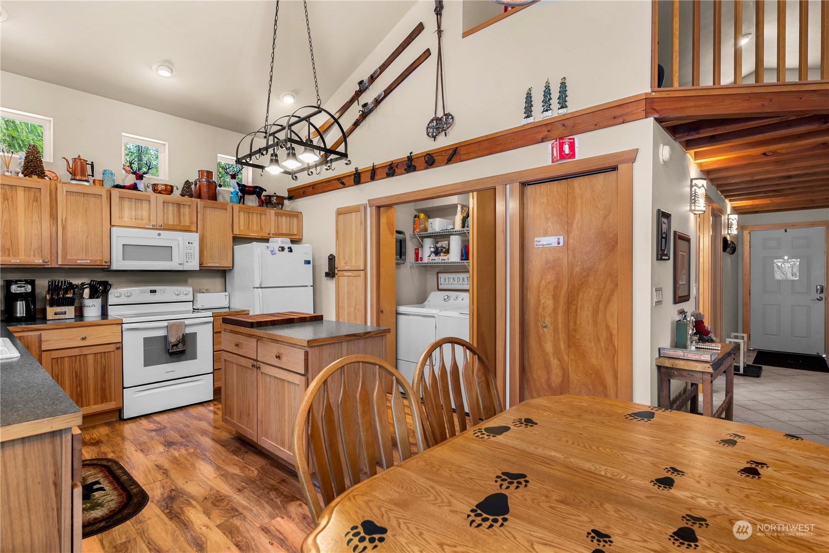 25813 Bridle Lane Property Photo 7