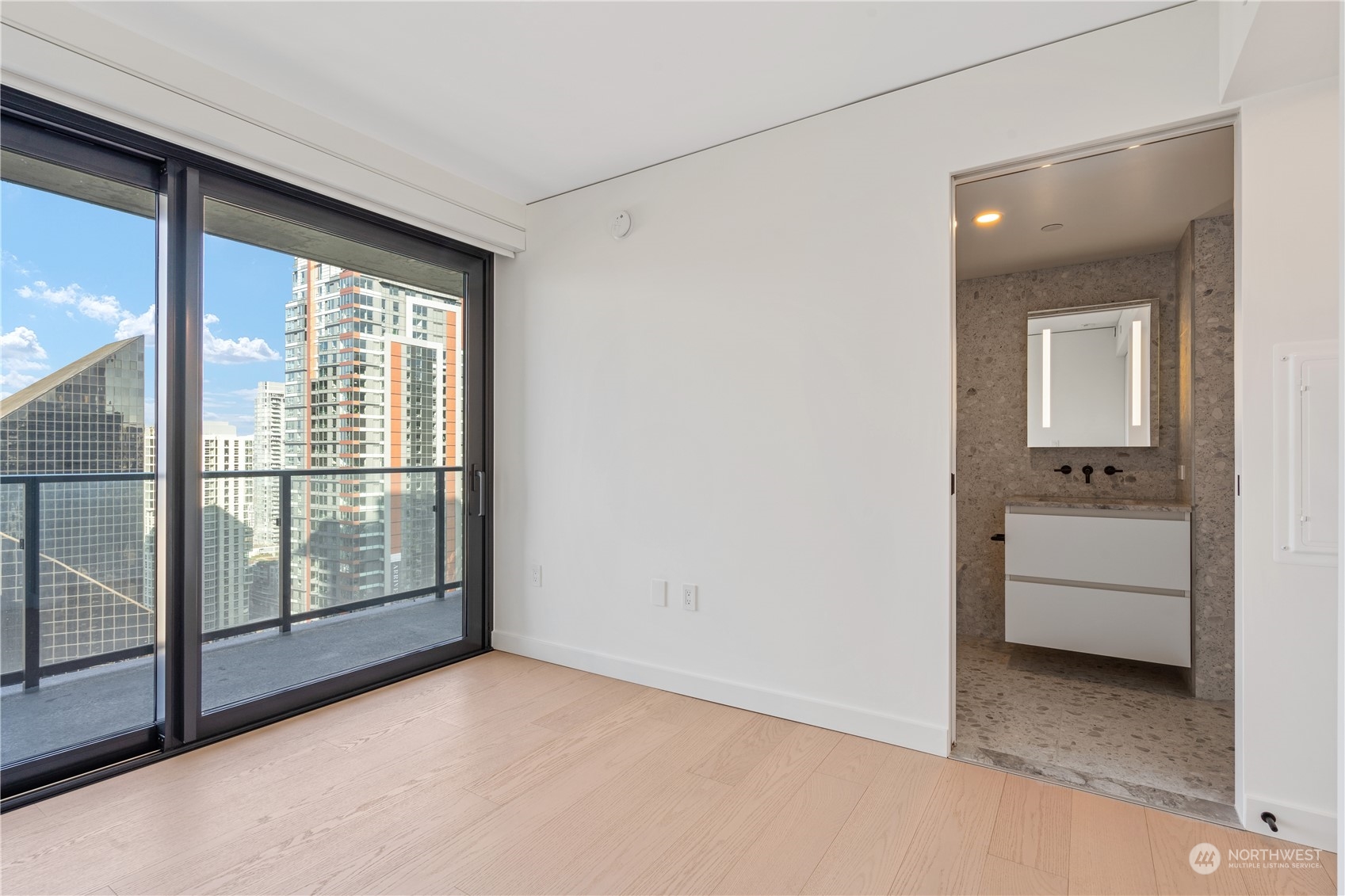 300 Virginia Street 2502 Property Photo 3