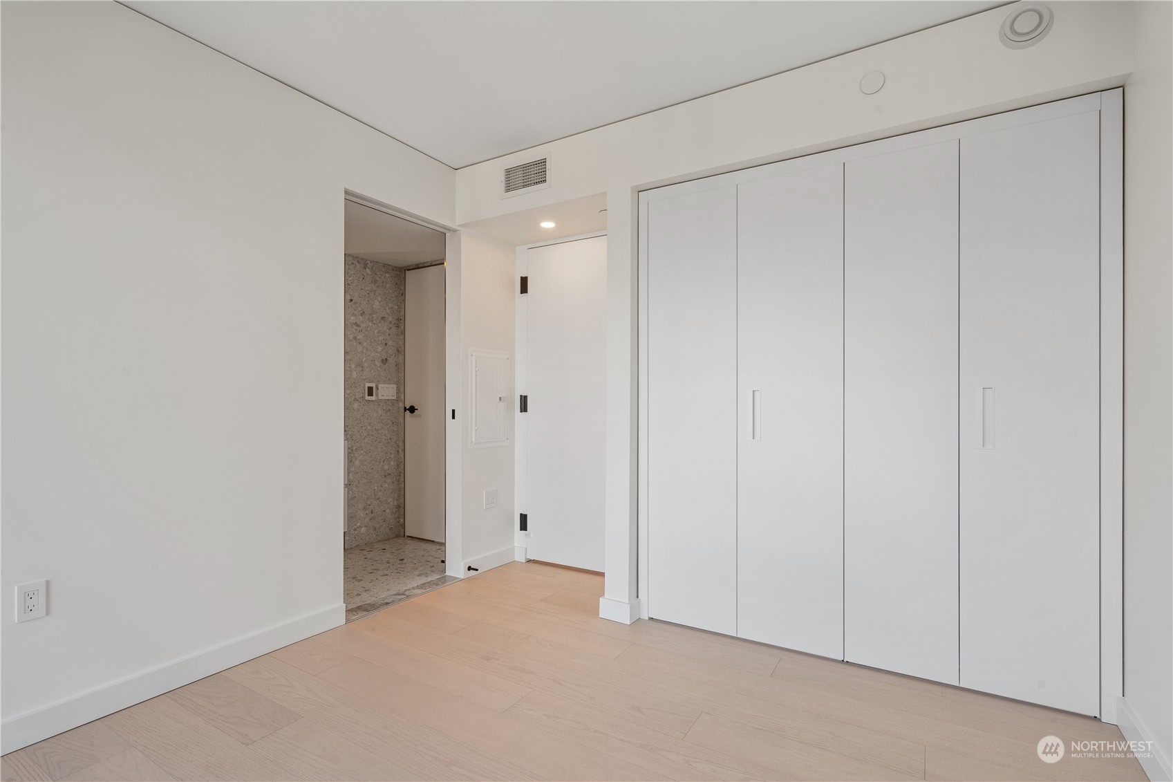 300 Virginia Street 2502 Property Photo 4