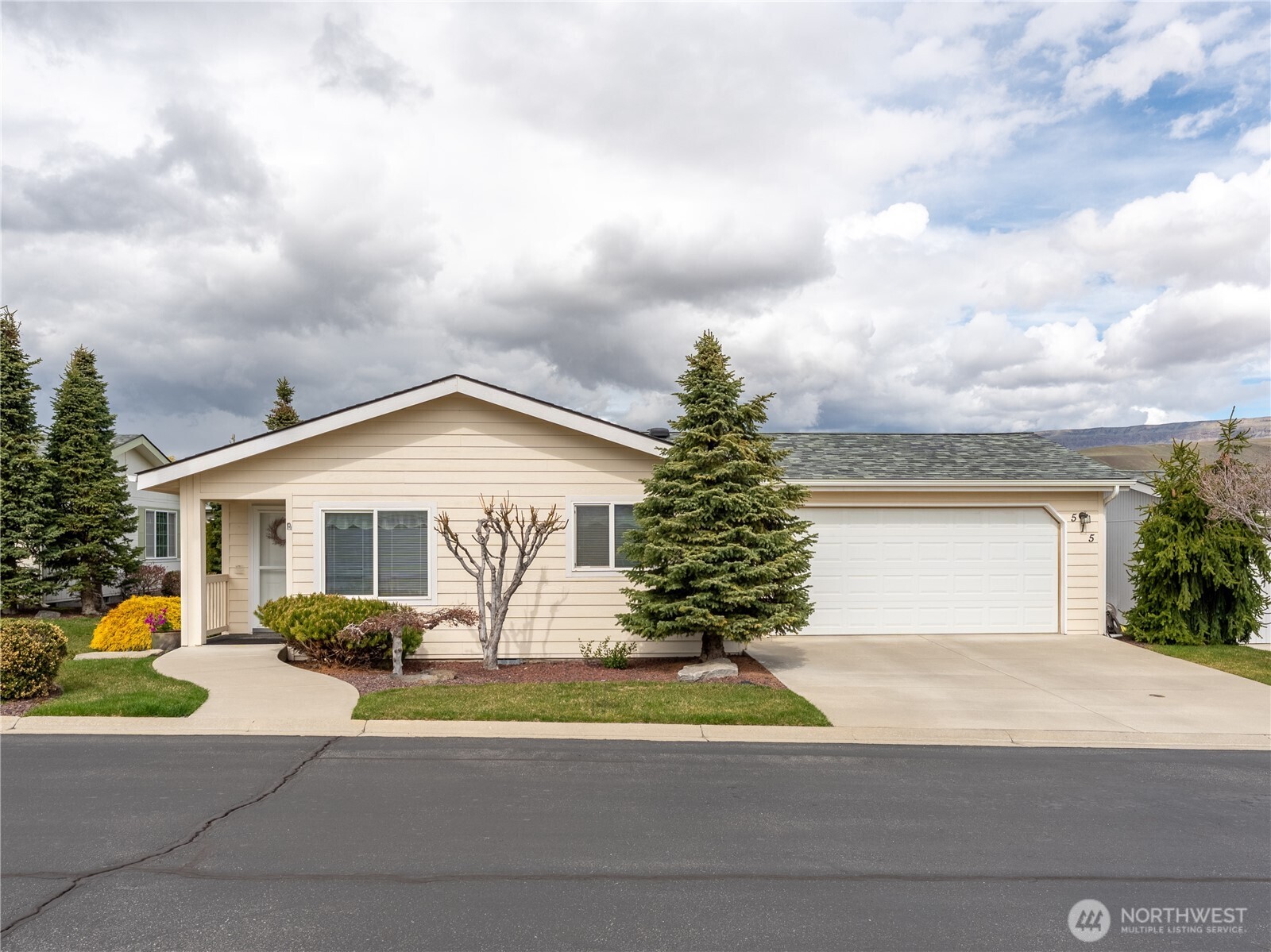 515 Country Lane Property Photo 1