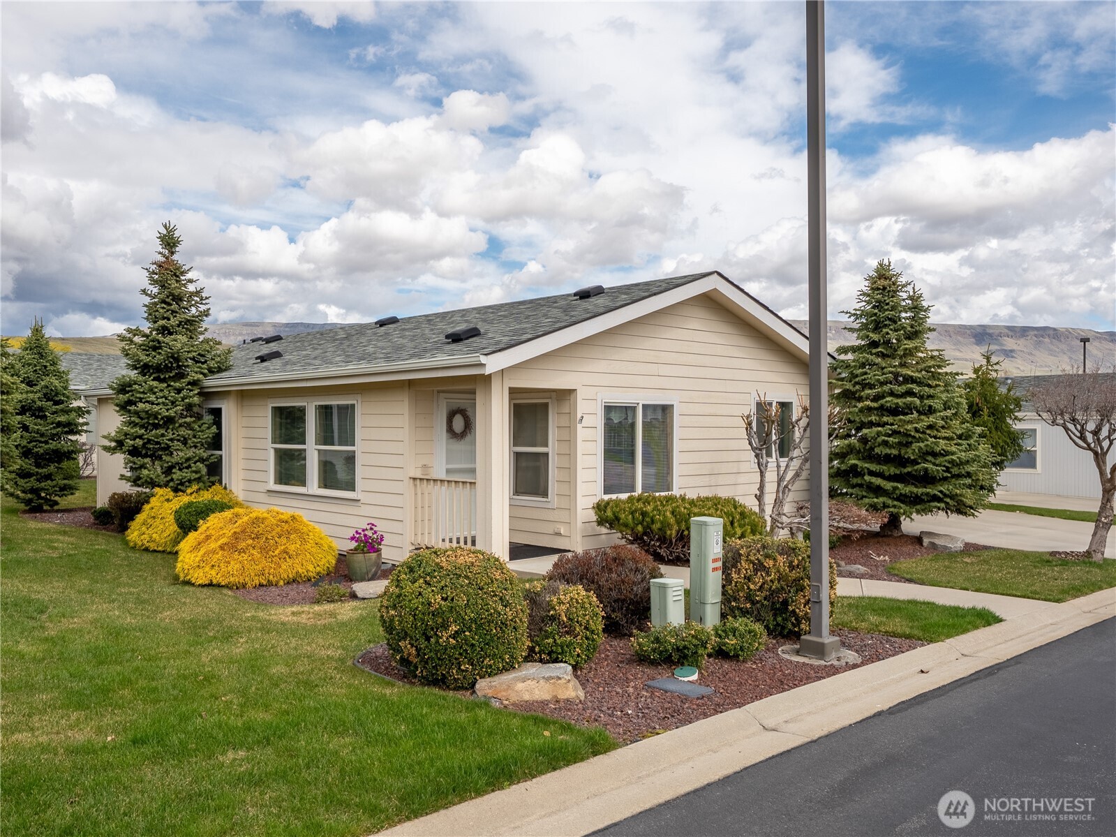 515 Country Lane Property Photo 3