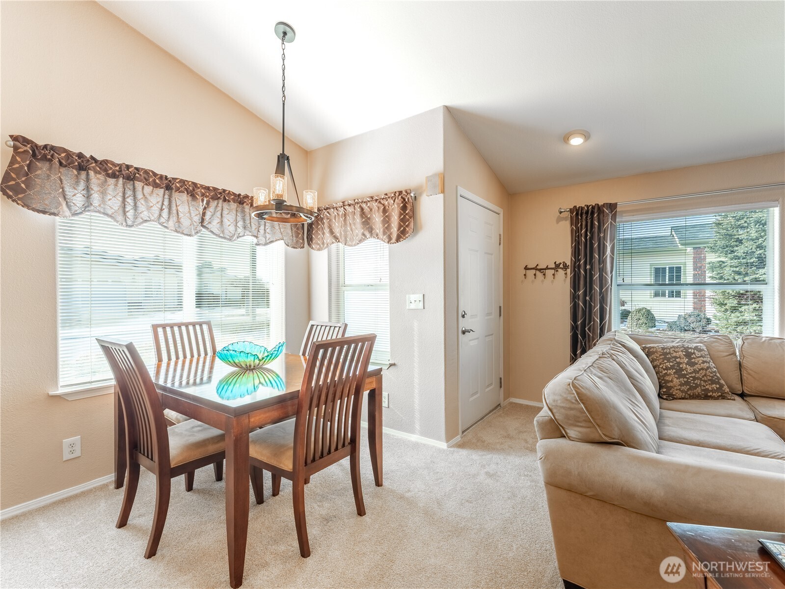 515 Country Lane Property Photo 7