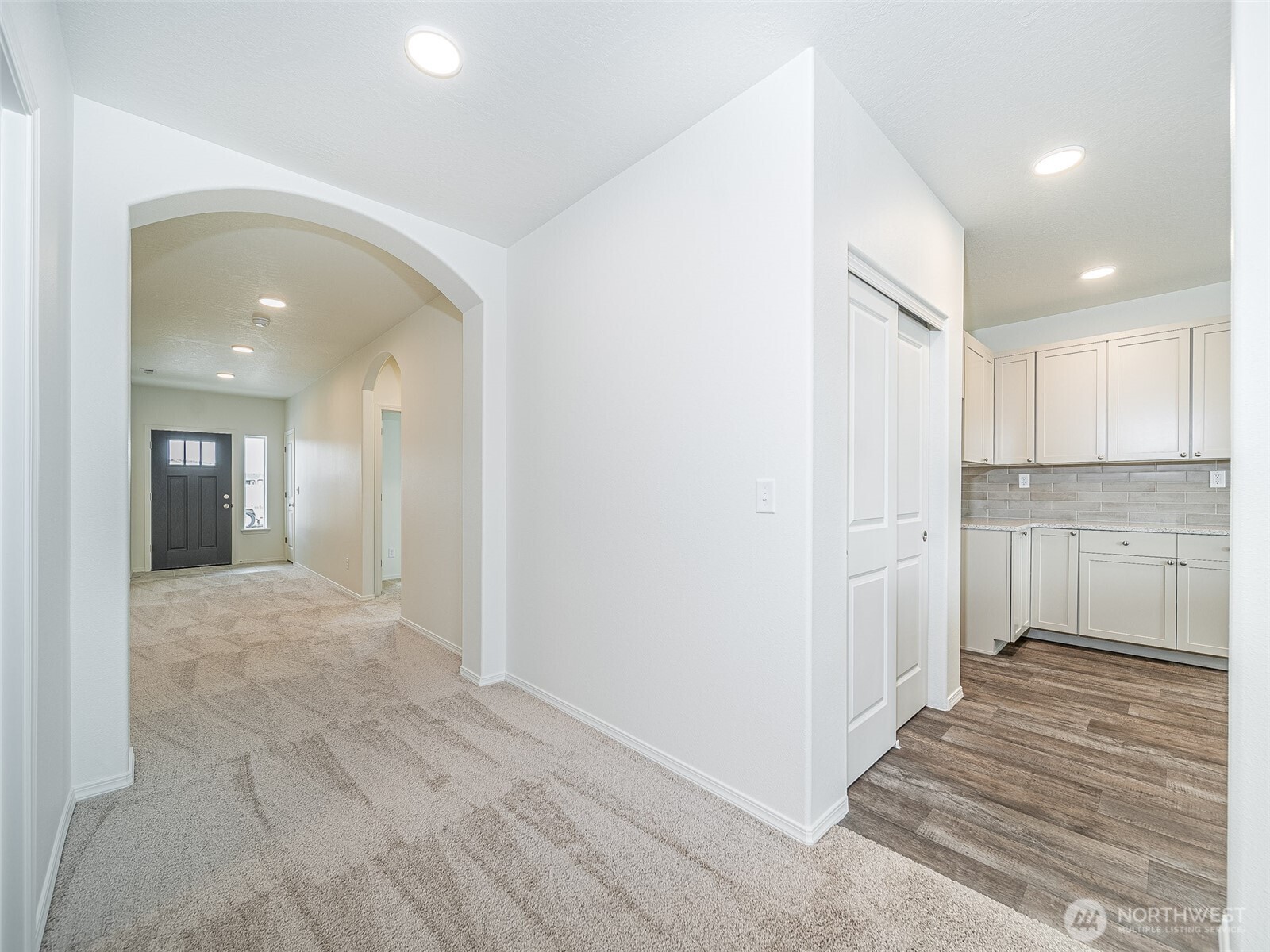 207 W Newfield Place Property Photo 3