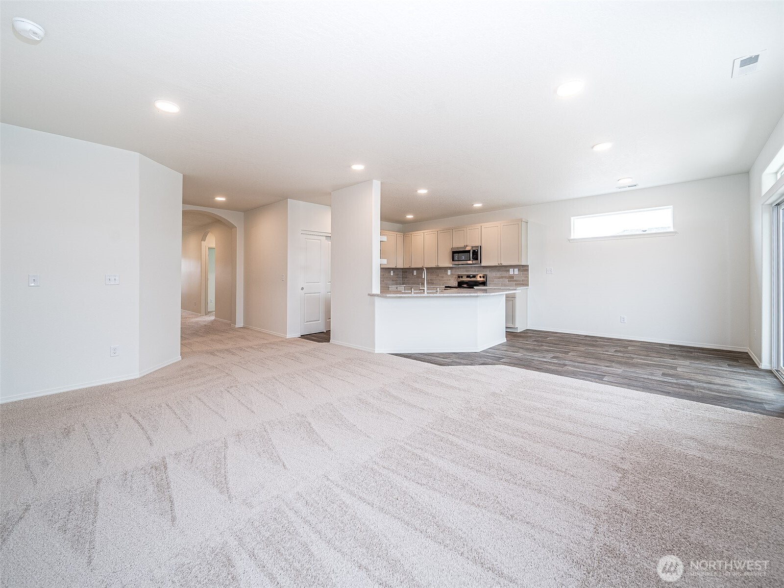 207 W Newfield Place Property Photo 6