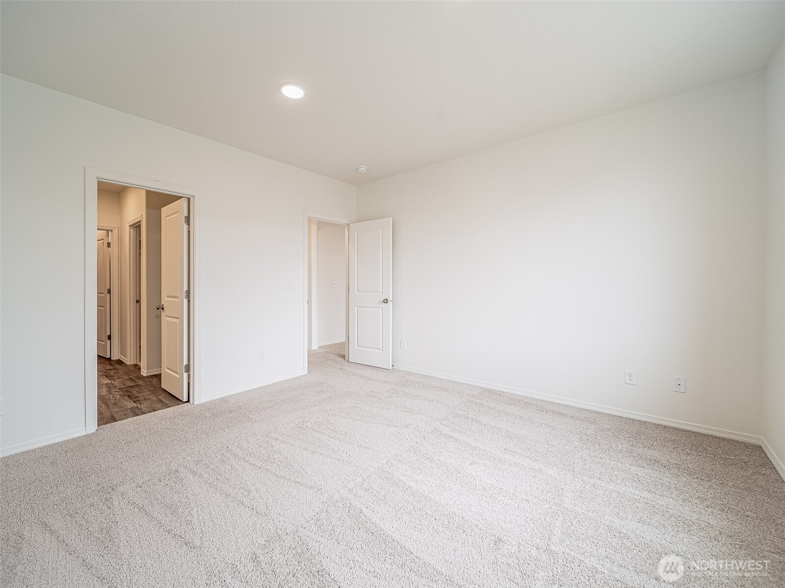 207 W Newfield Place Property Photo 7