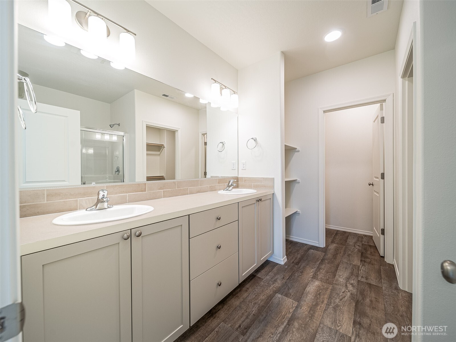 207 W Newfield Place Property Photo 8