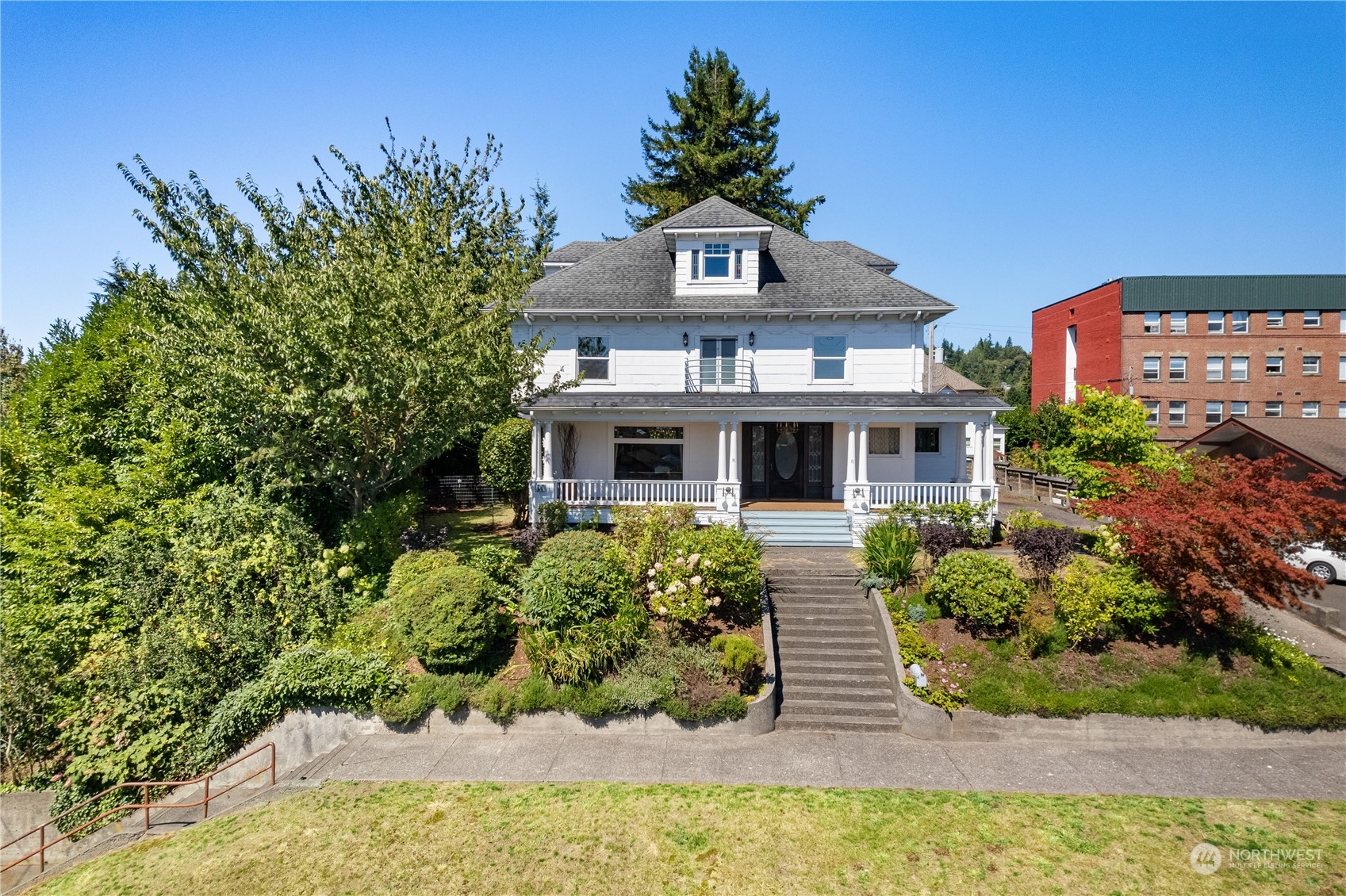 114 W 2nd Street Property Photo
