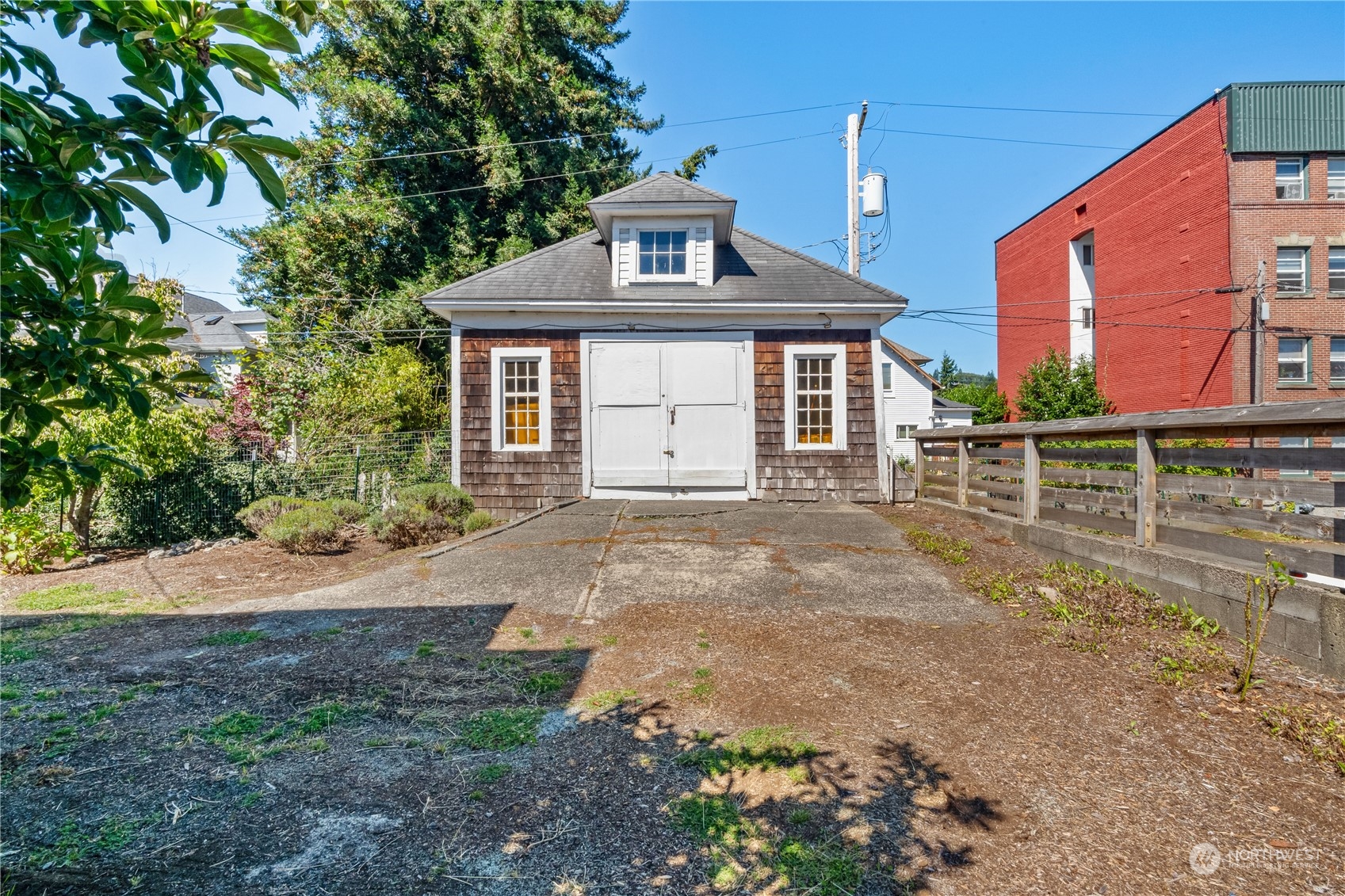 114 W 2nd Street Property Photo 36