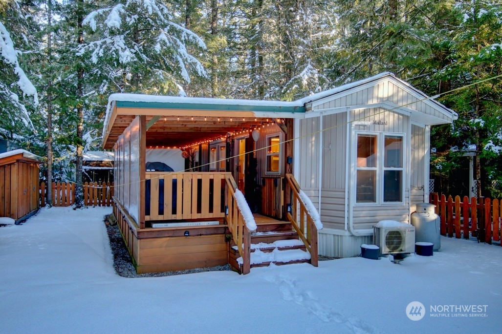 160 4 Christmas Tree Circle Property Photo