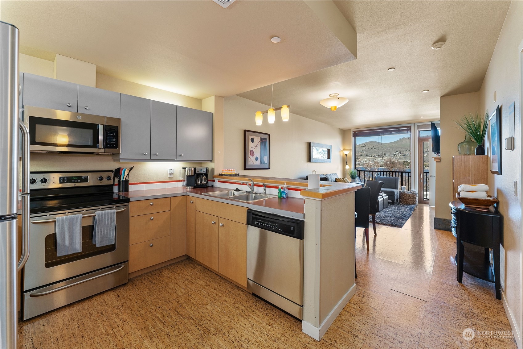 2220 W Woodin Avenue 311 Property Photo 2