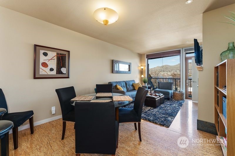 2220 W Woodin Avenue 311 Property Photo 3