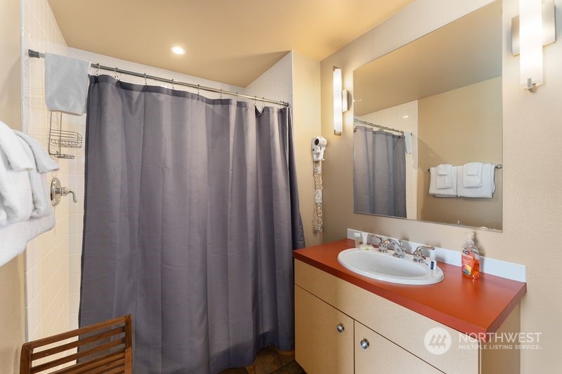 2220 W Woodin Avenue 311 Property Photo 10