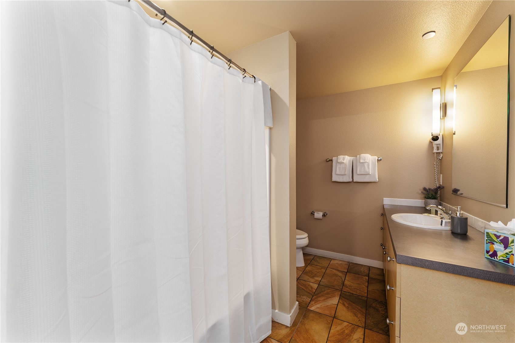 2220 W Woodin Avenue 311 Property Photo 13