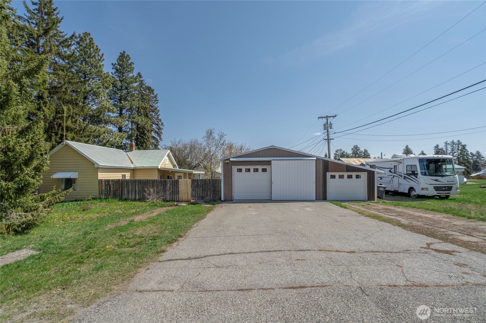 202 E 2nd Street Property Photo