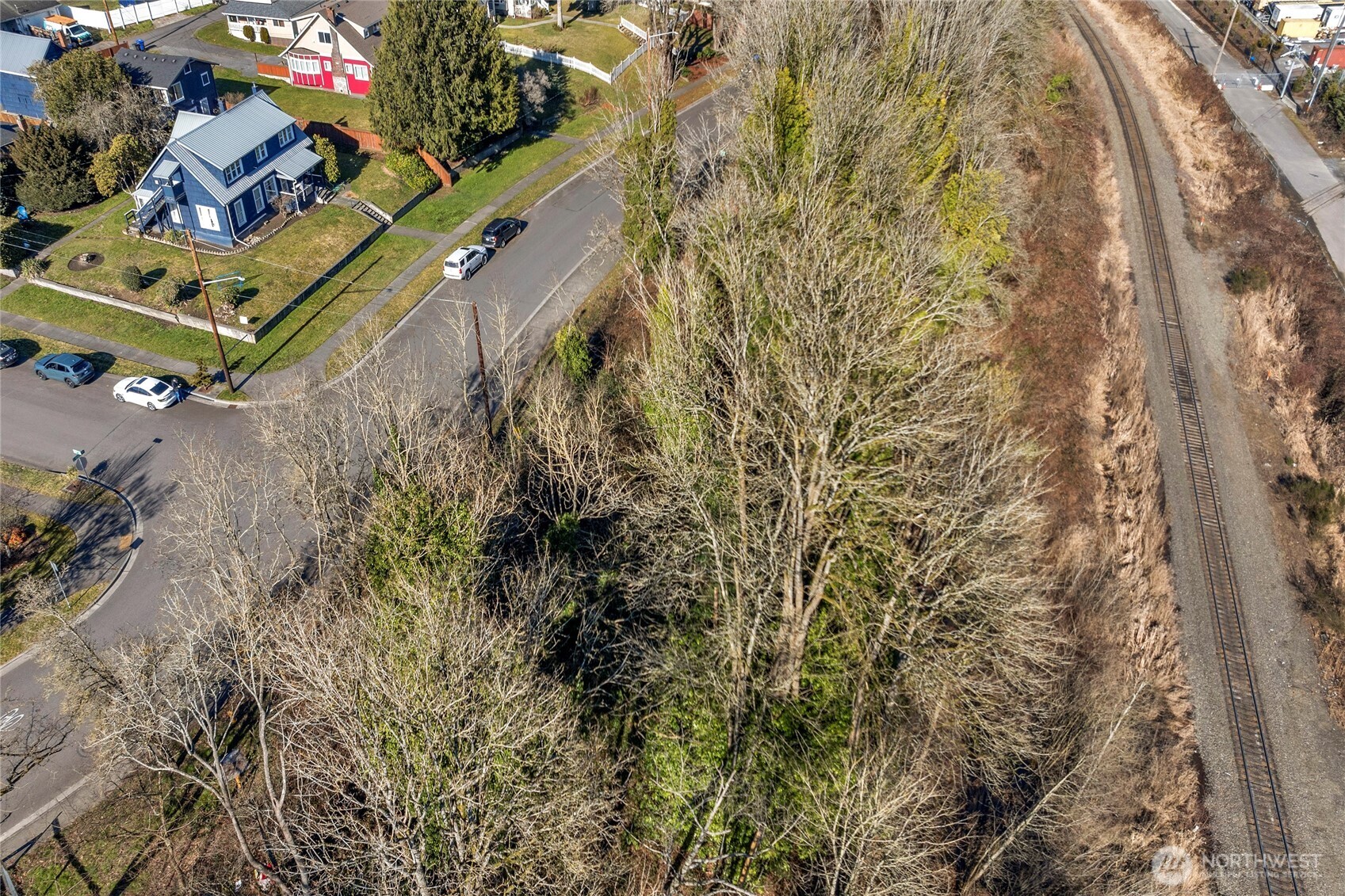 24 Xx E Grand Avenue Property Photo 1