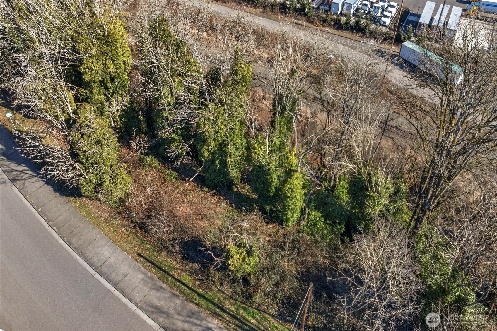 24 Xx E Grand Avenue Property Photo 3