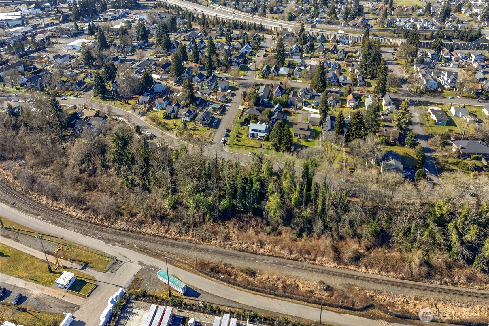 24 Xx E Grand Avenue Property Photo 5