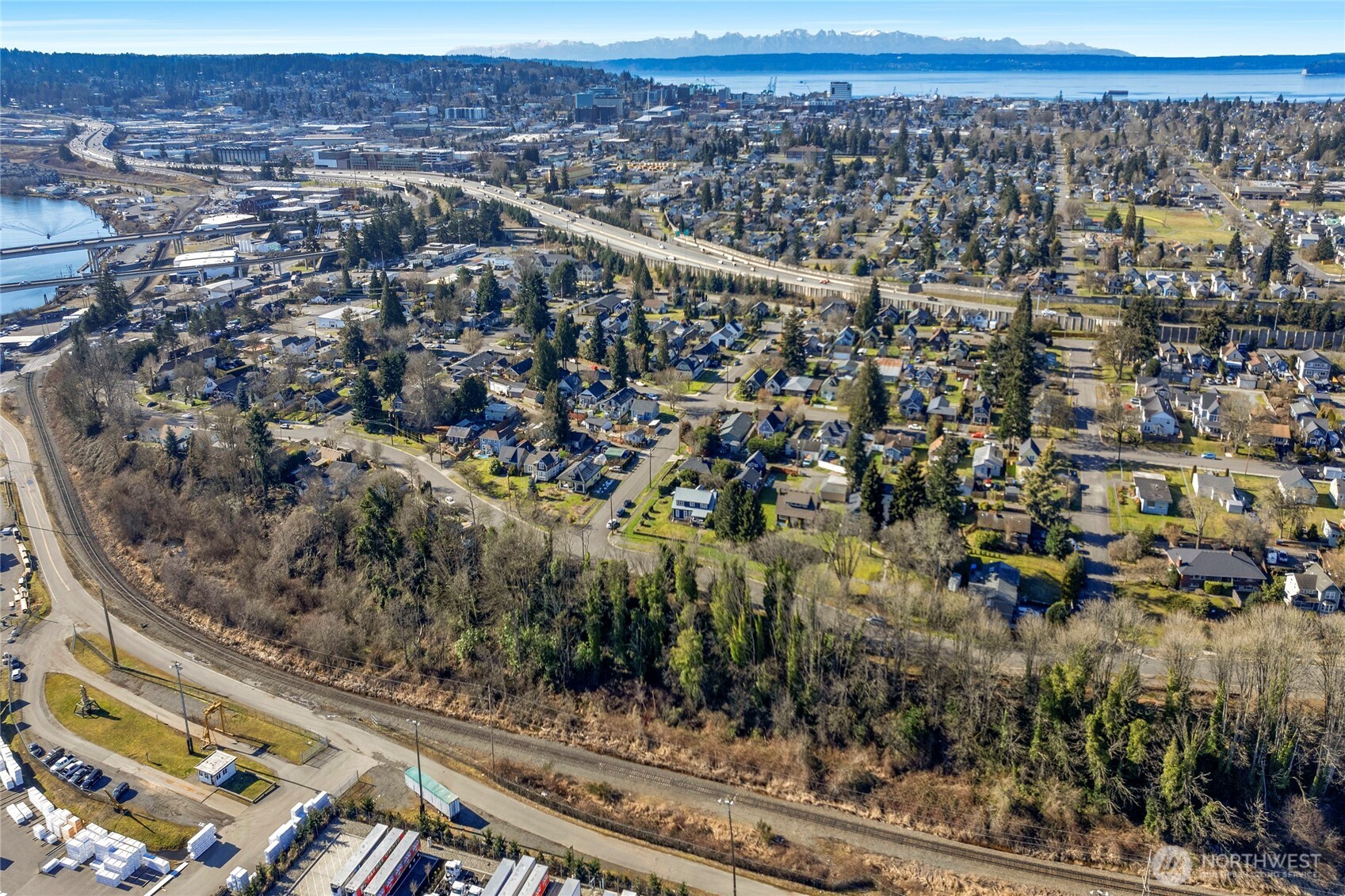 24 Xx E Grand Avenue Property Photo 6