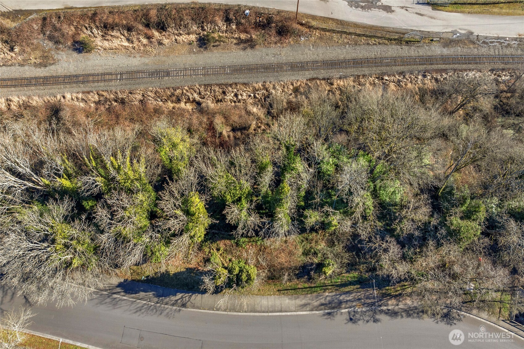 24 Xx E Grand Avenue Property Photo 8