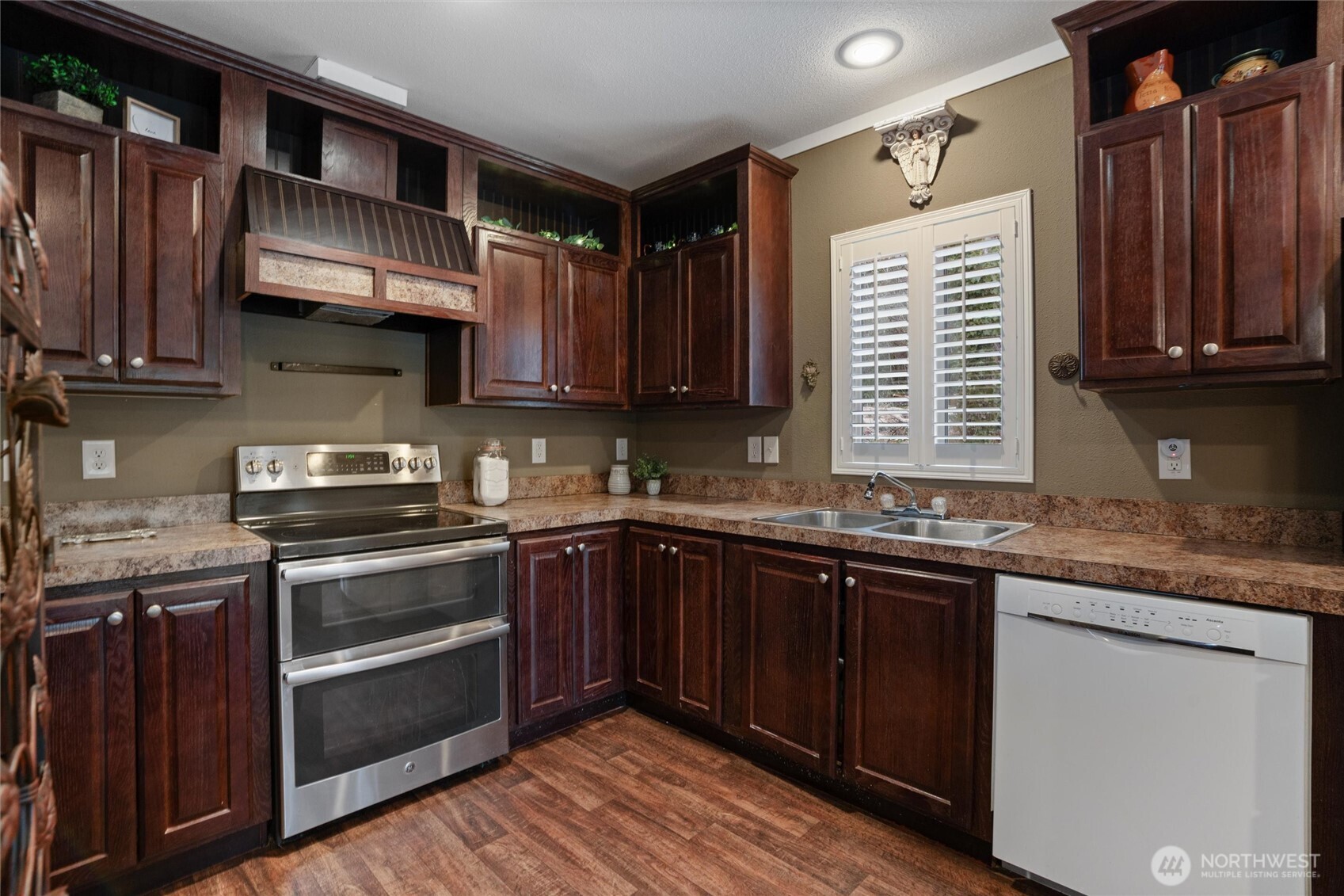 2561 Anderson Hill Road Property Photo 11