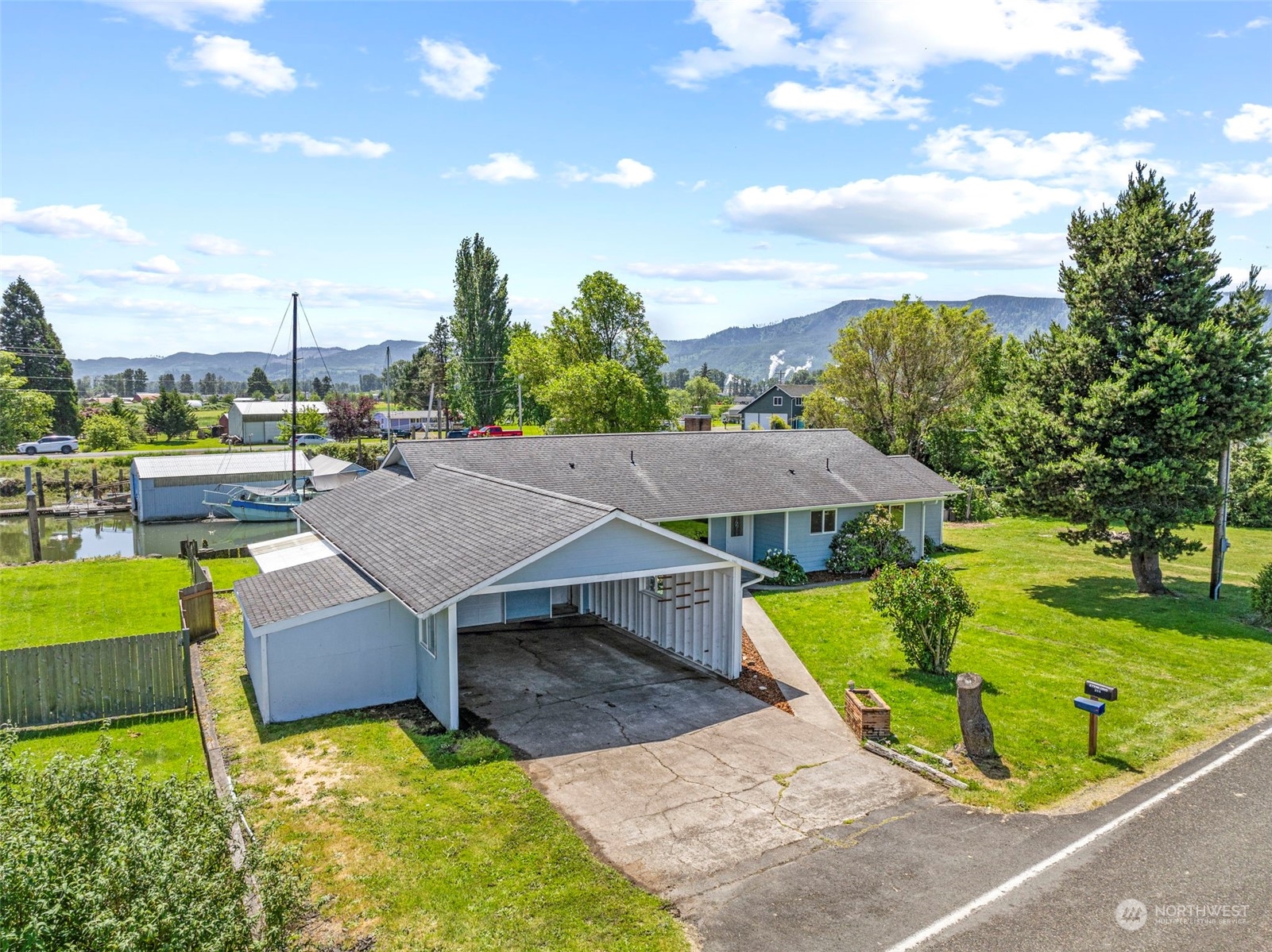 211 N Welcome Slough Road Property Photo