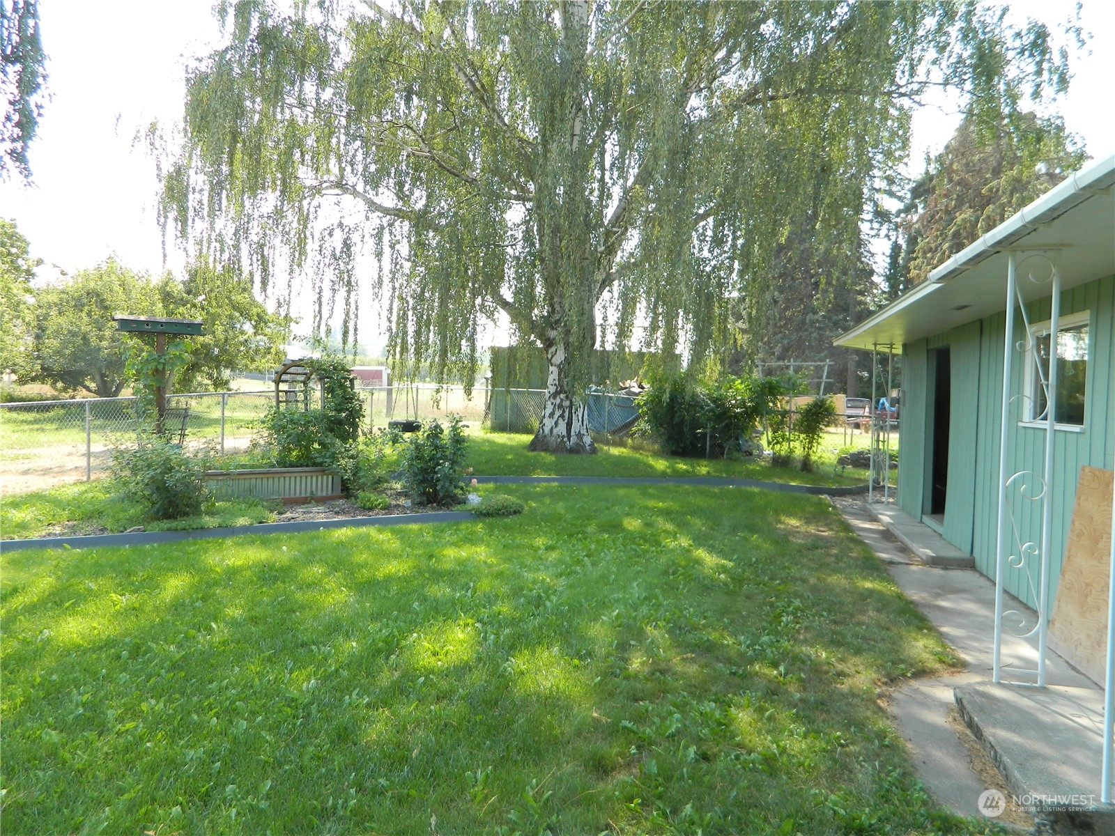 31660 Highway 97 Property Photo 2