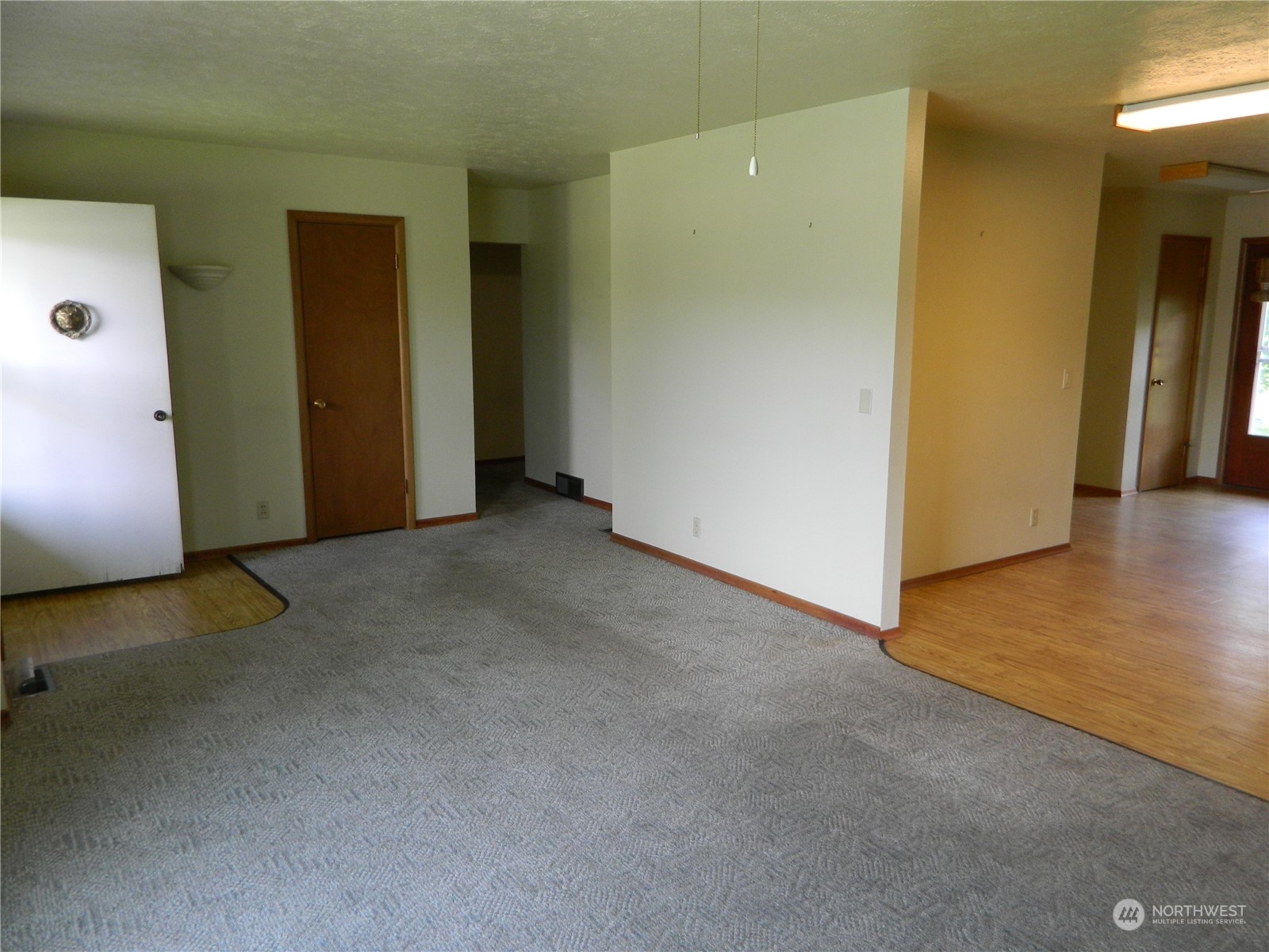 31660 Highway 97 Property Photo 14